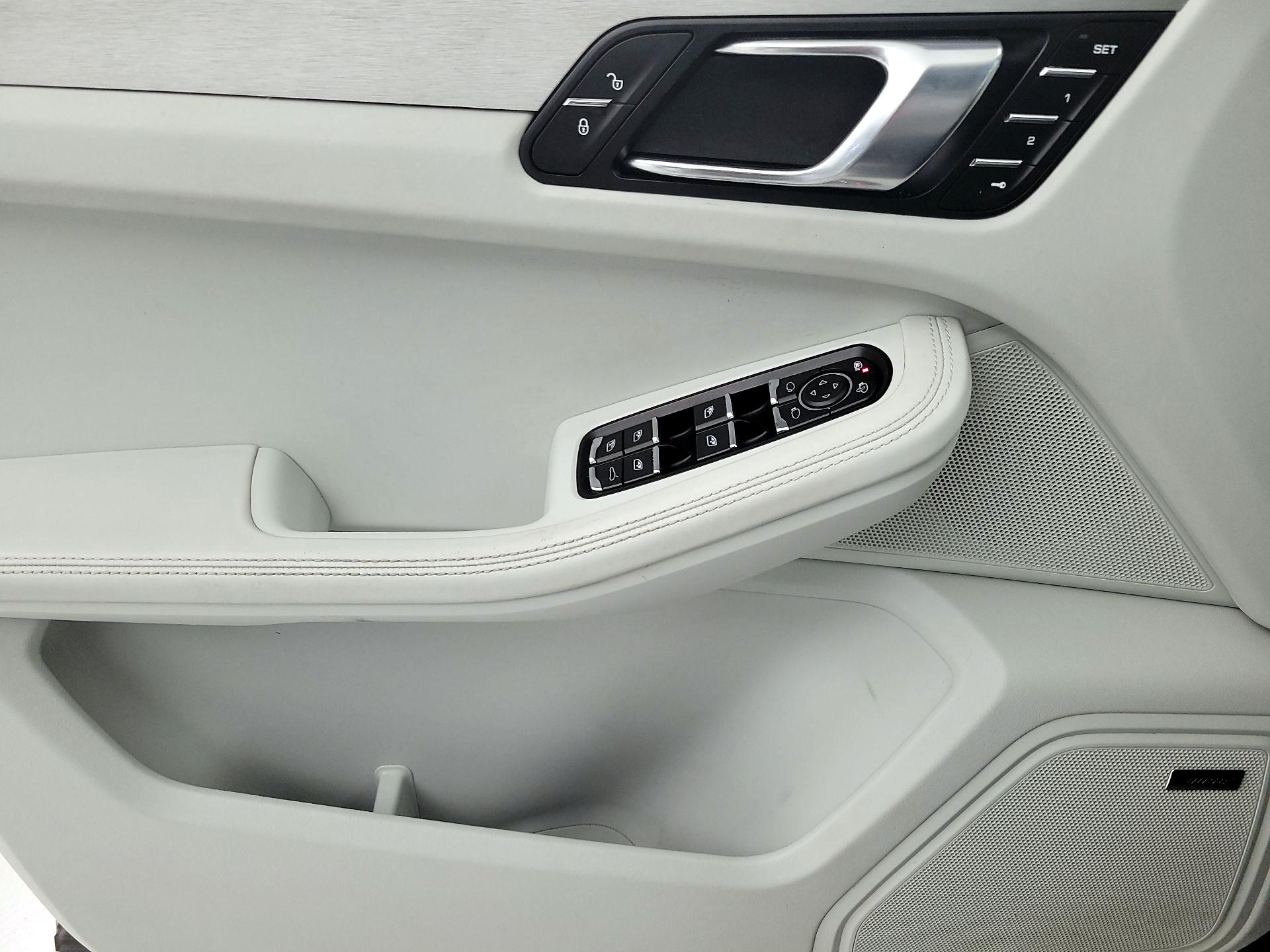 Thumbnail: 2018 Porsche Macan - 12