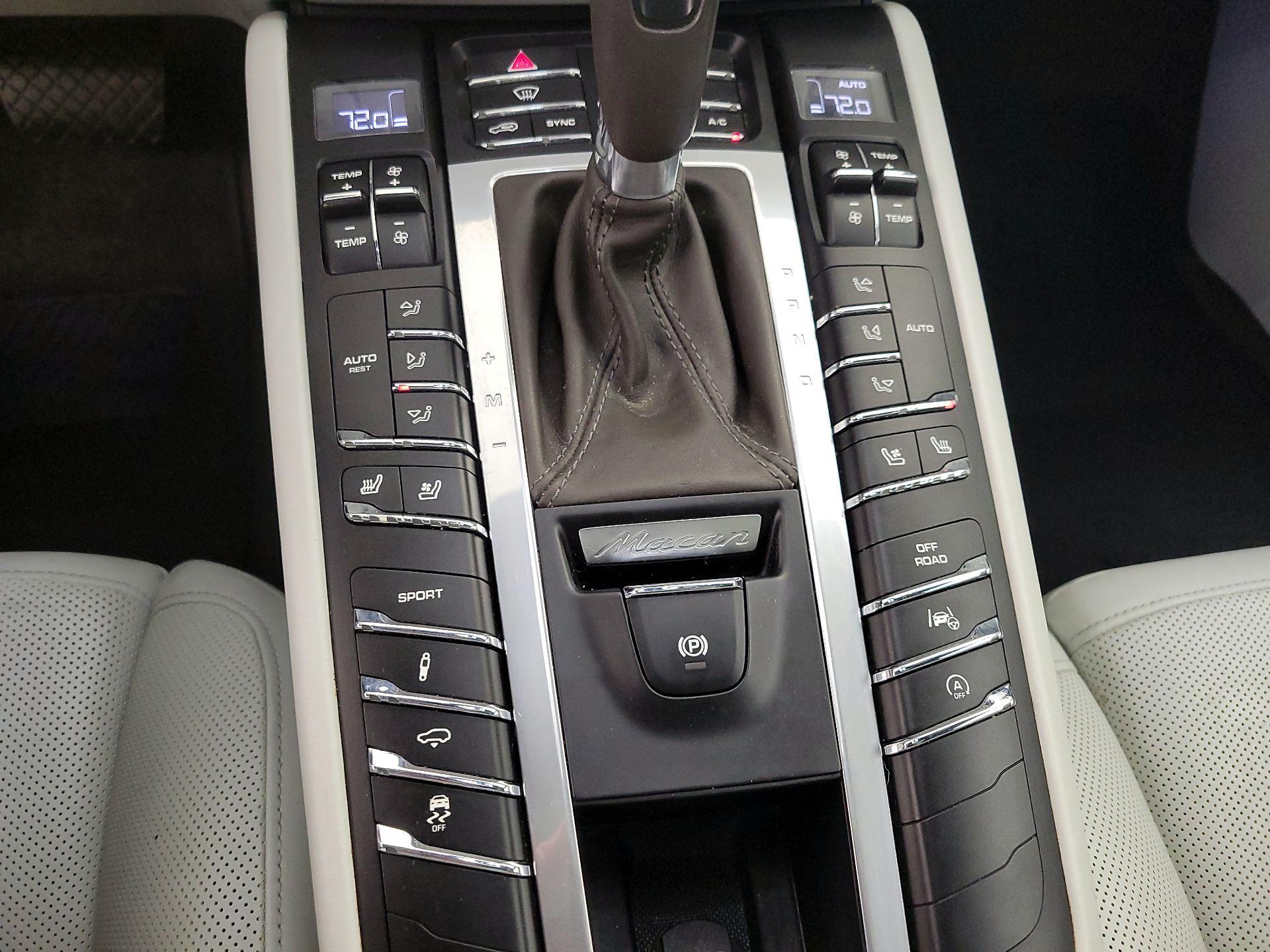 Thumbnail: 2018 Porsche Macan - 17