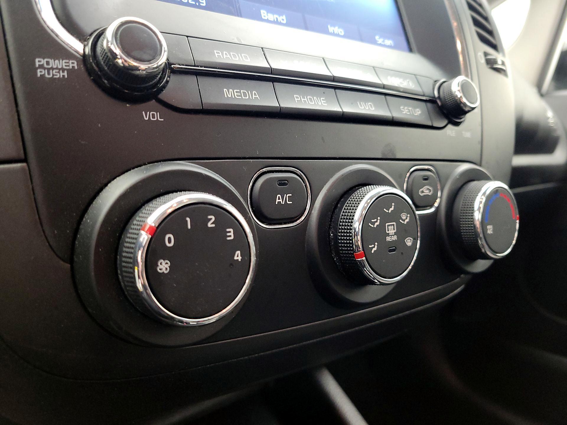 Thumbnail: 2018 Kia Forte - 16