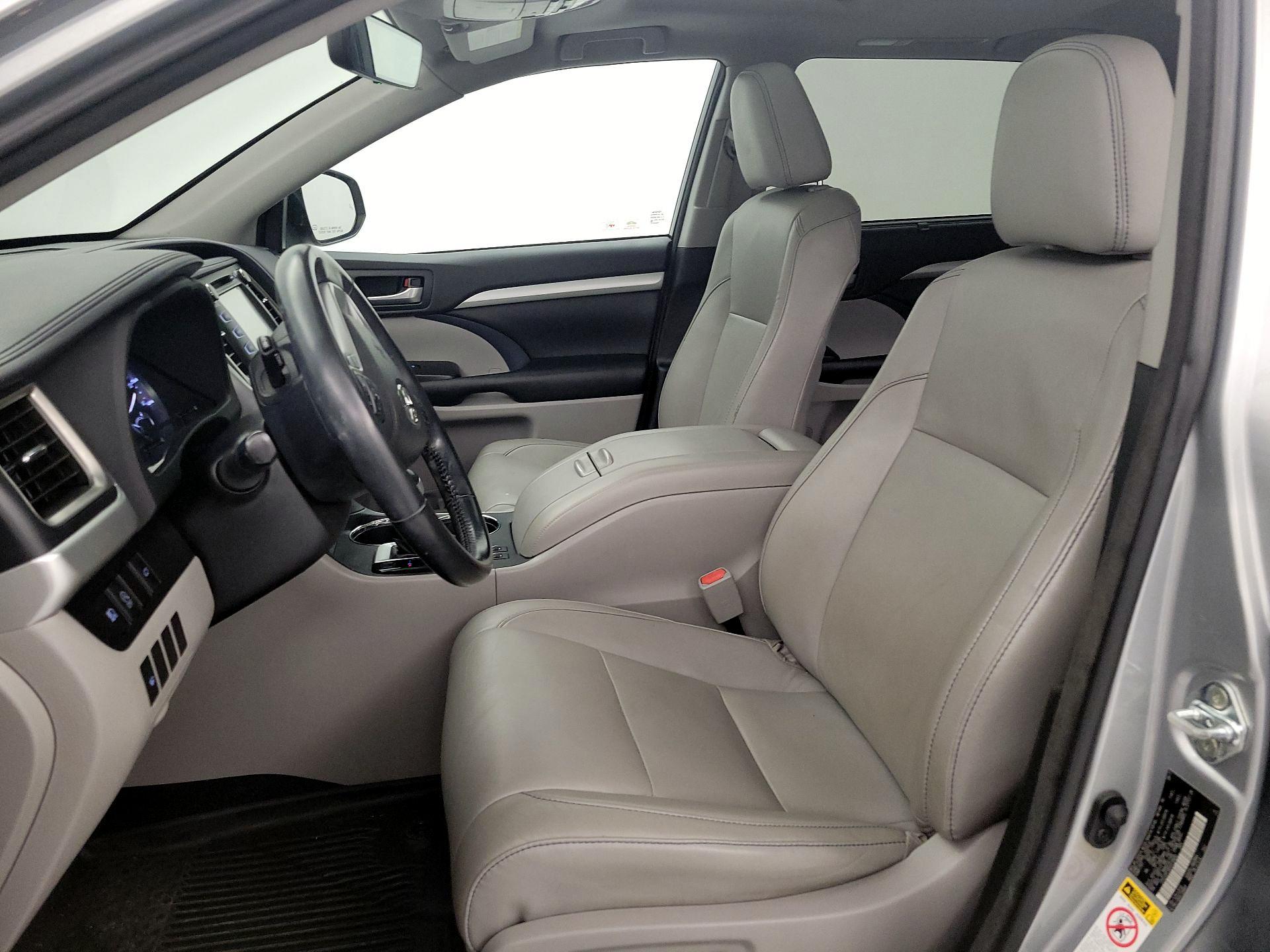 Thumbnail: 2017 Toyota Highlander - 11