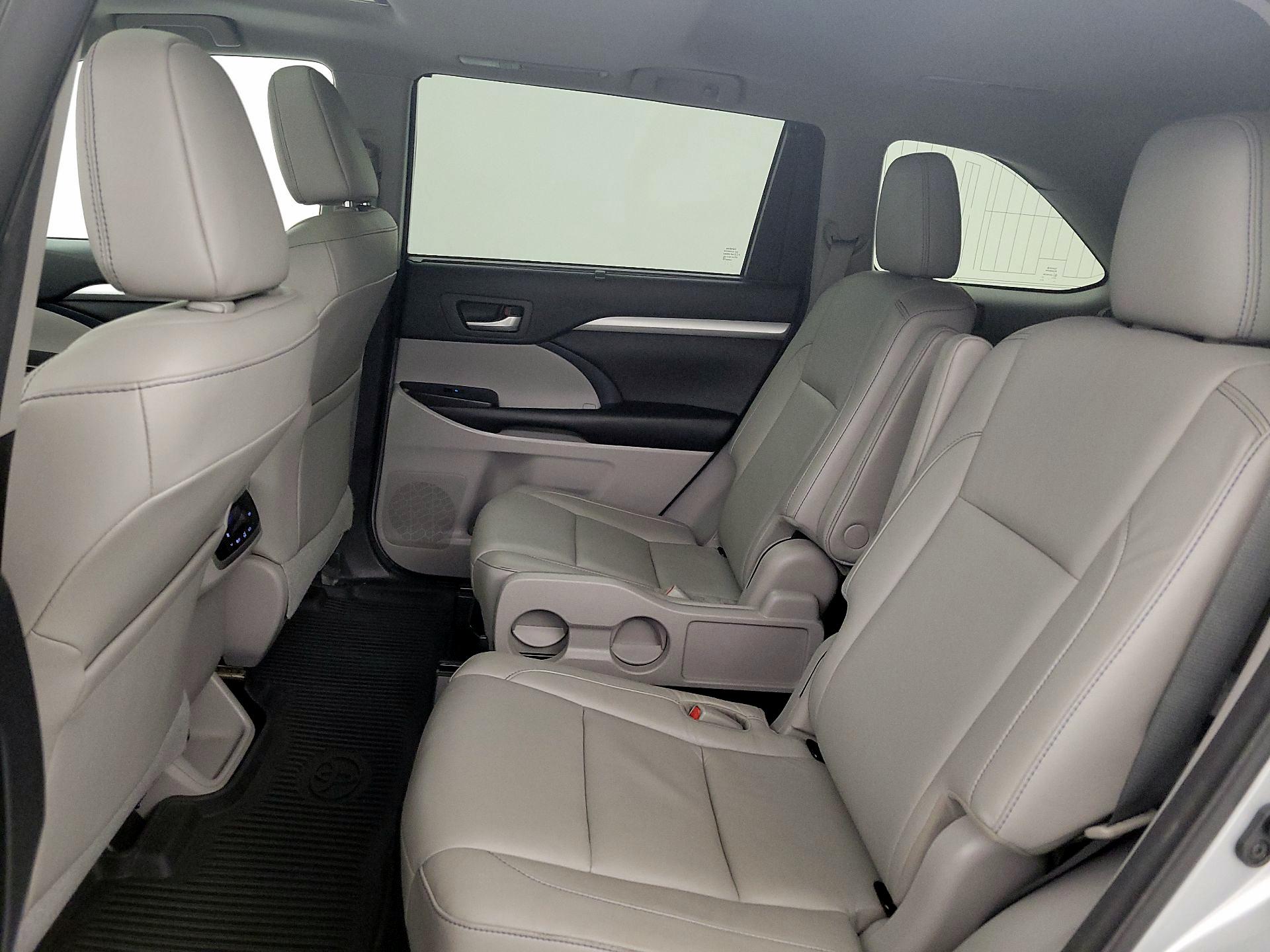 Thumbnail: 2017 Toyota Highlander - 20