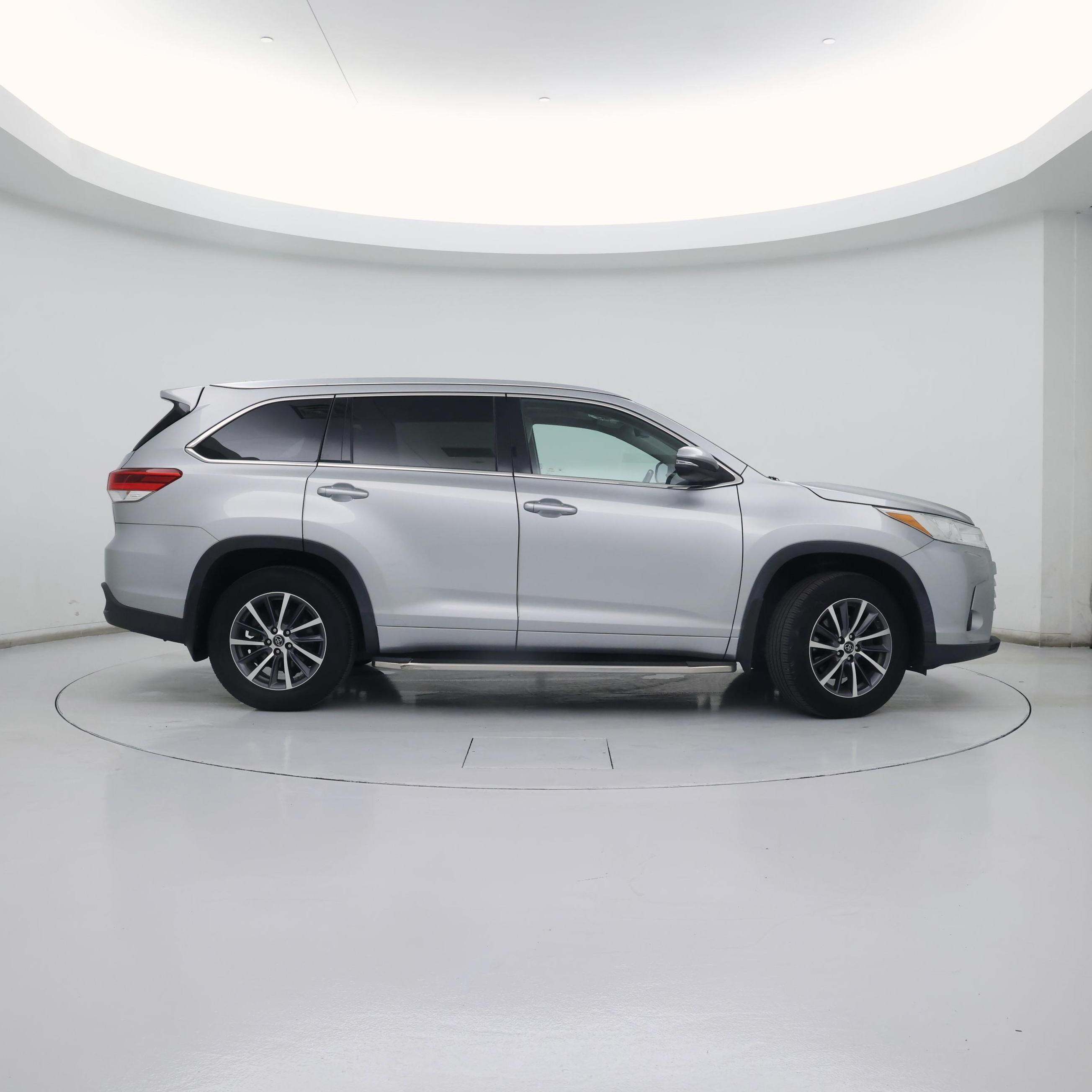 Thumbnail: 2017 Toyota Highlander - 7