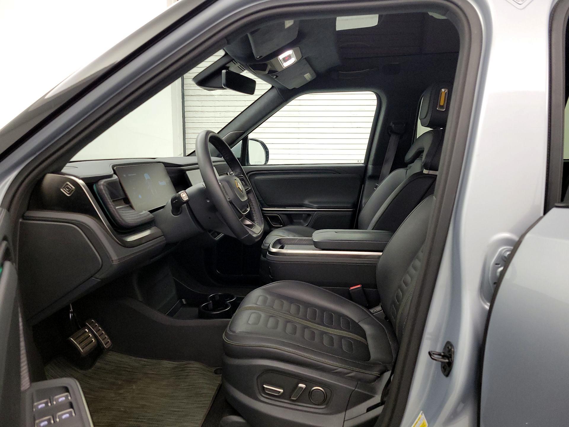 Thumbnail: 2023 Rivian R1S - 11