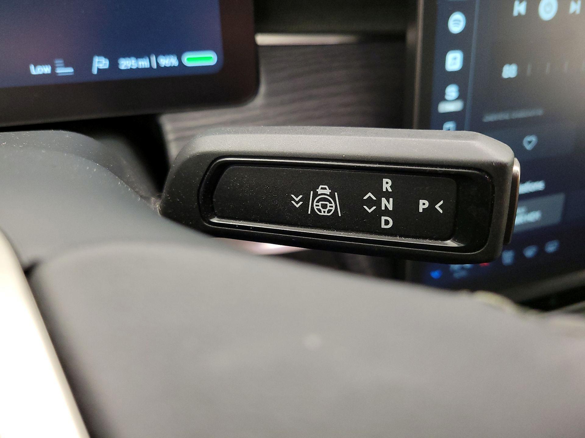 Thumbnail: 2023 Rivian R1S - 17