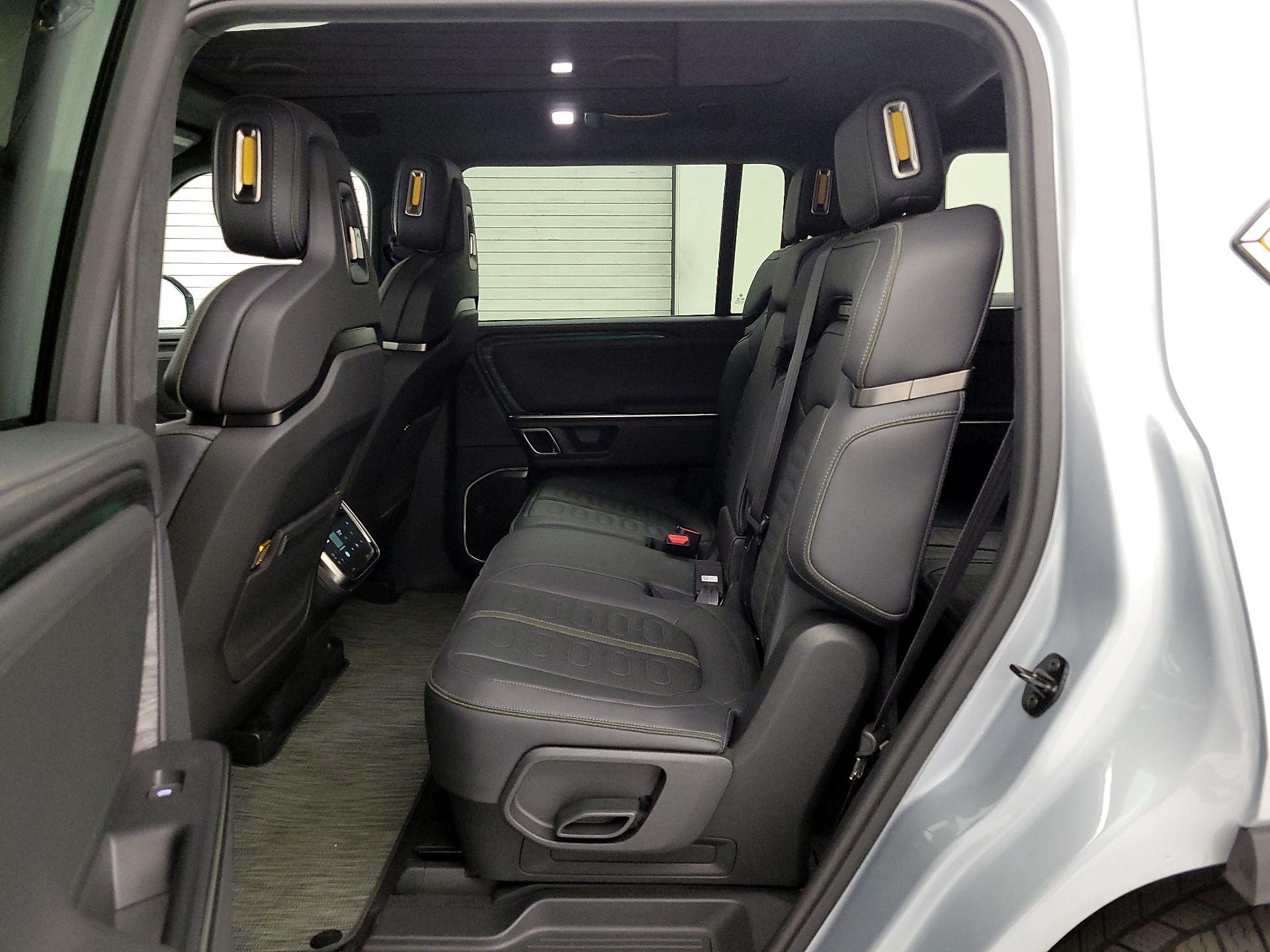 Thumbnail: 2023 Rivian R1S - 19