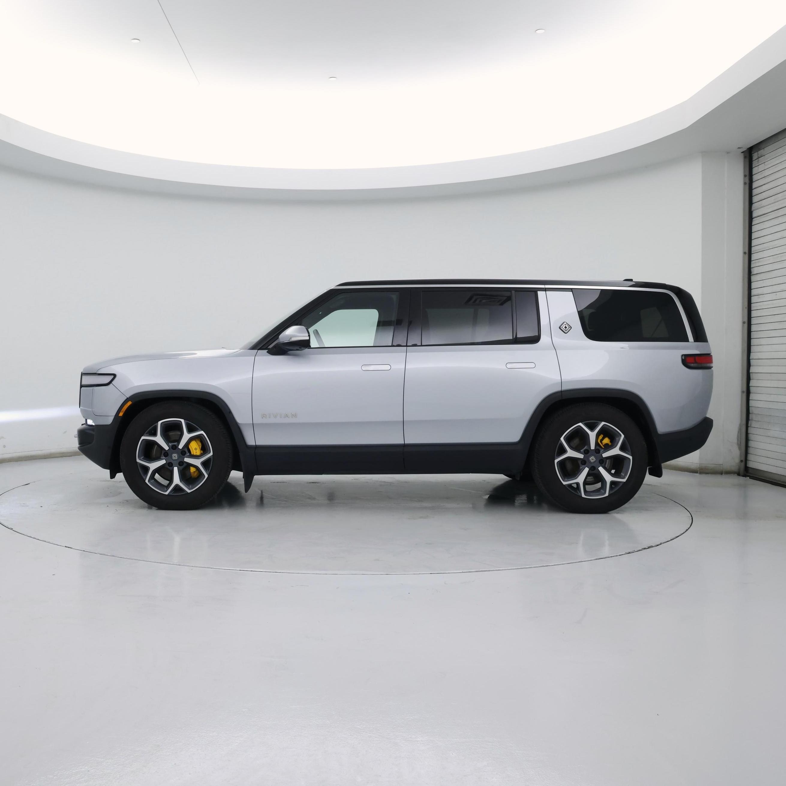 Thumbnail: 2023 Rivian R1S - 3