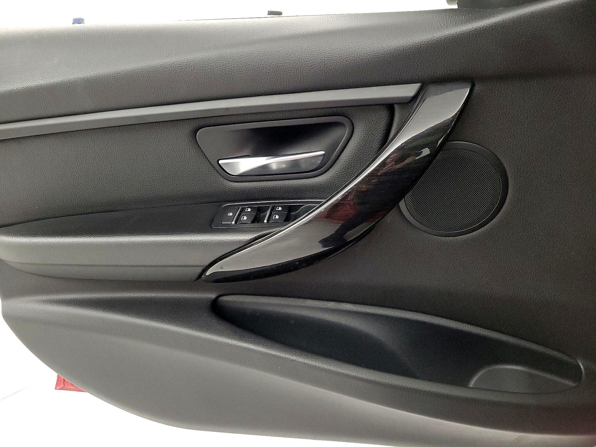 Thumbnail: 2017 BMW 3 Series - 12