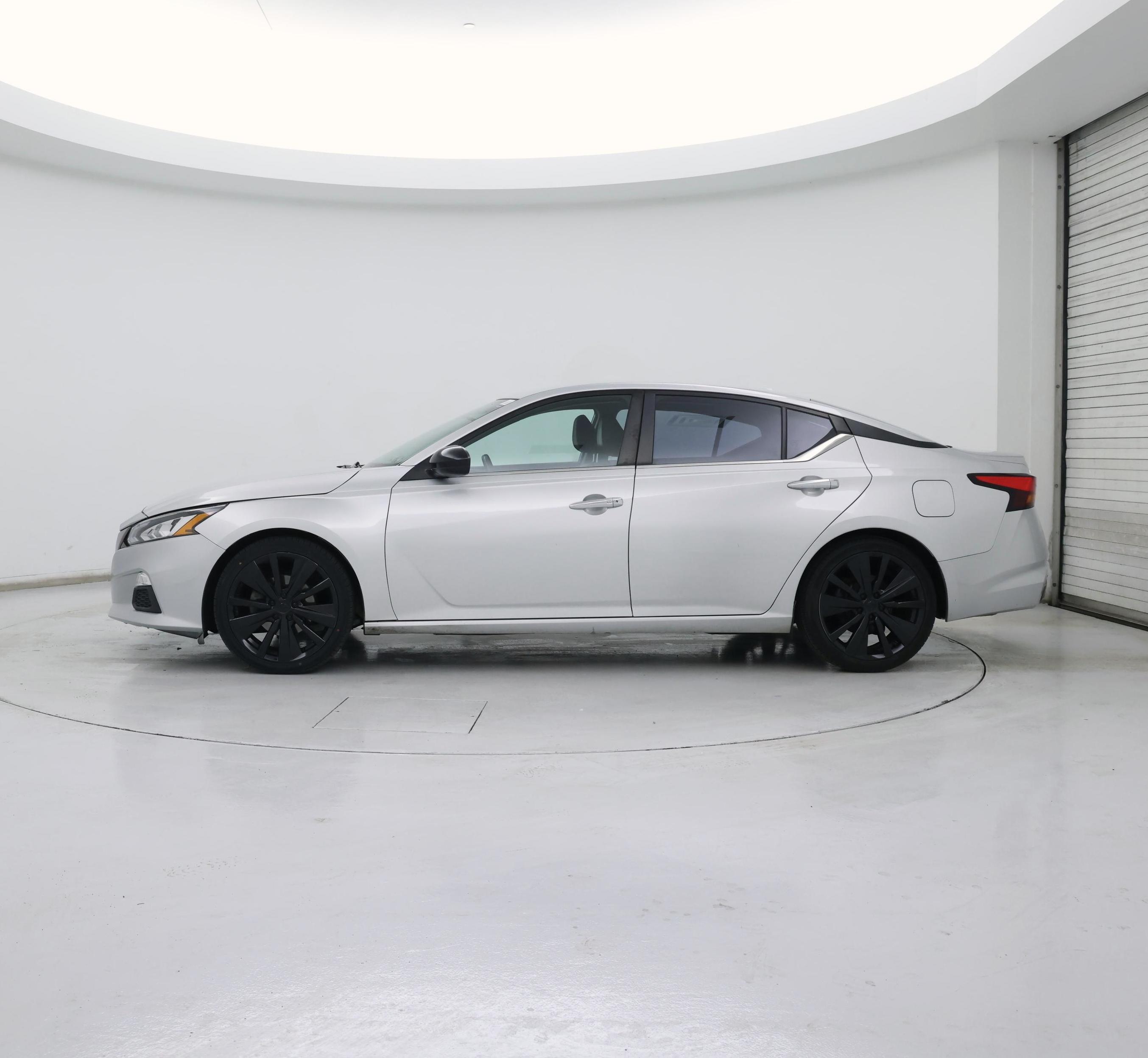 Thumbnail: 2020 Nissan Altima - 3