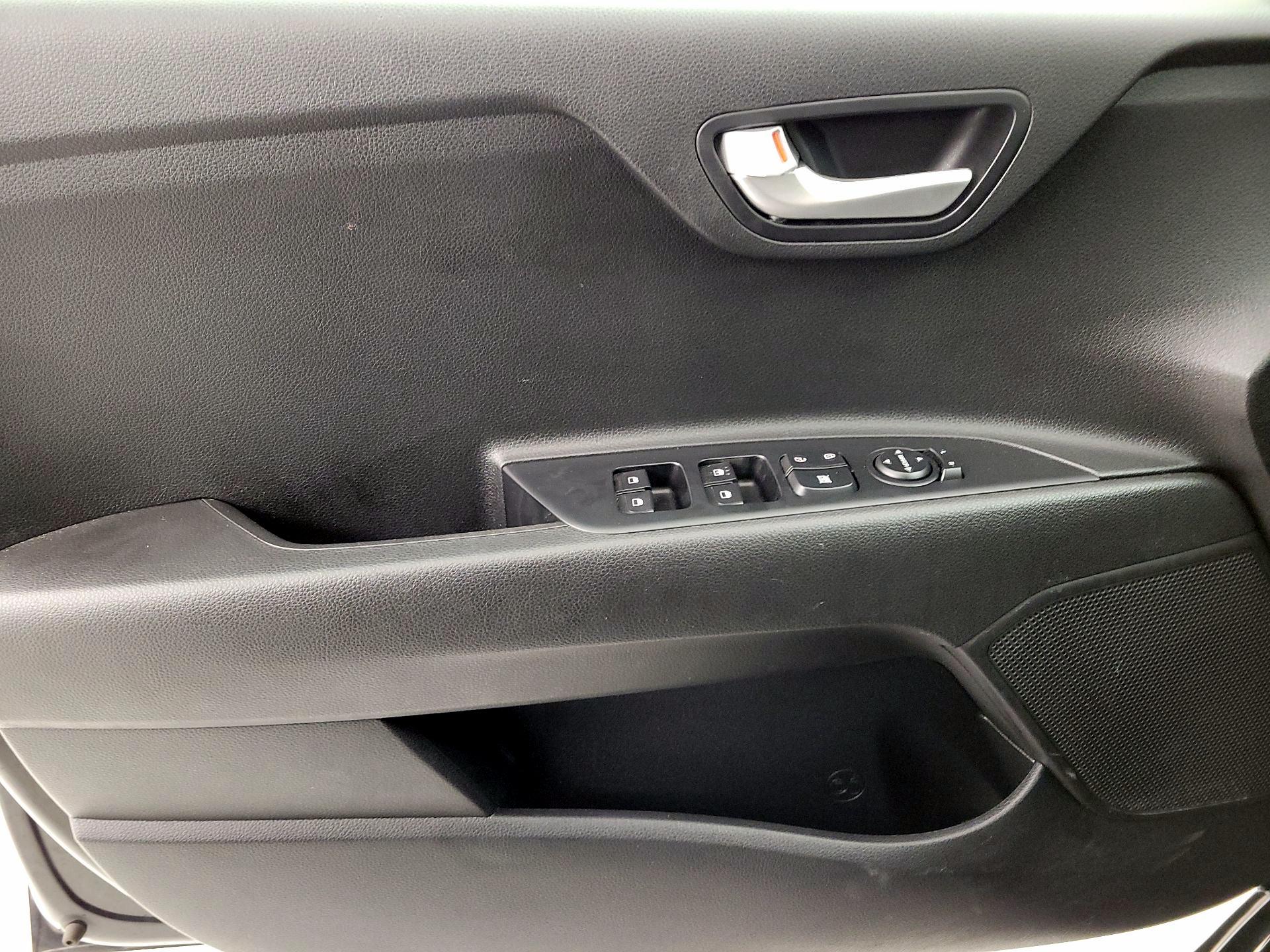 Thumbnail: 2022 Kia Rio - 12