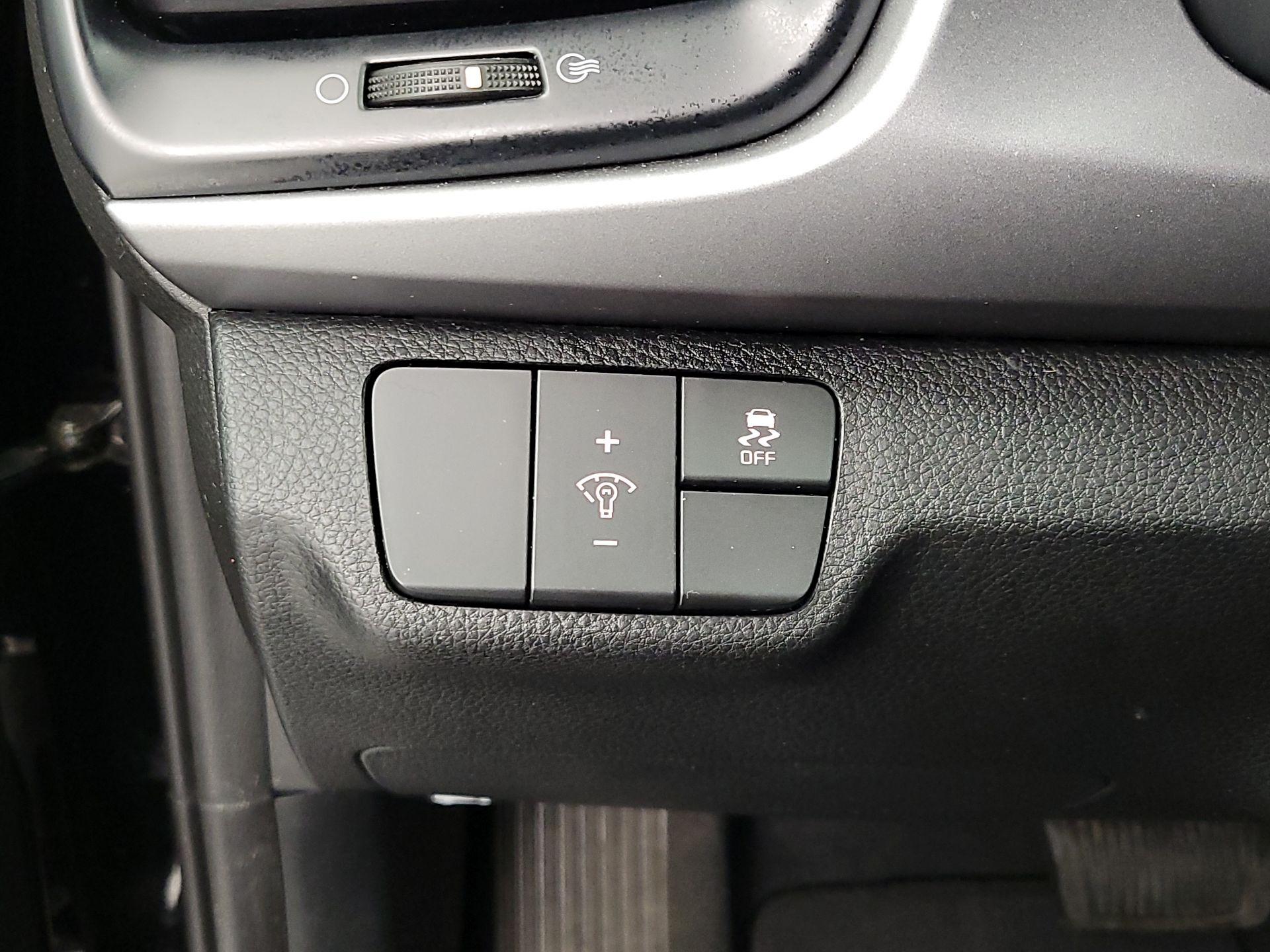 Thumbnail: 2022 Kia Rio - 13