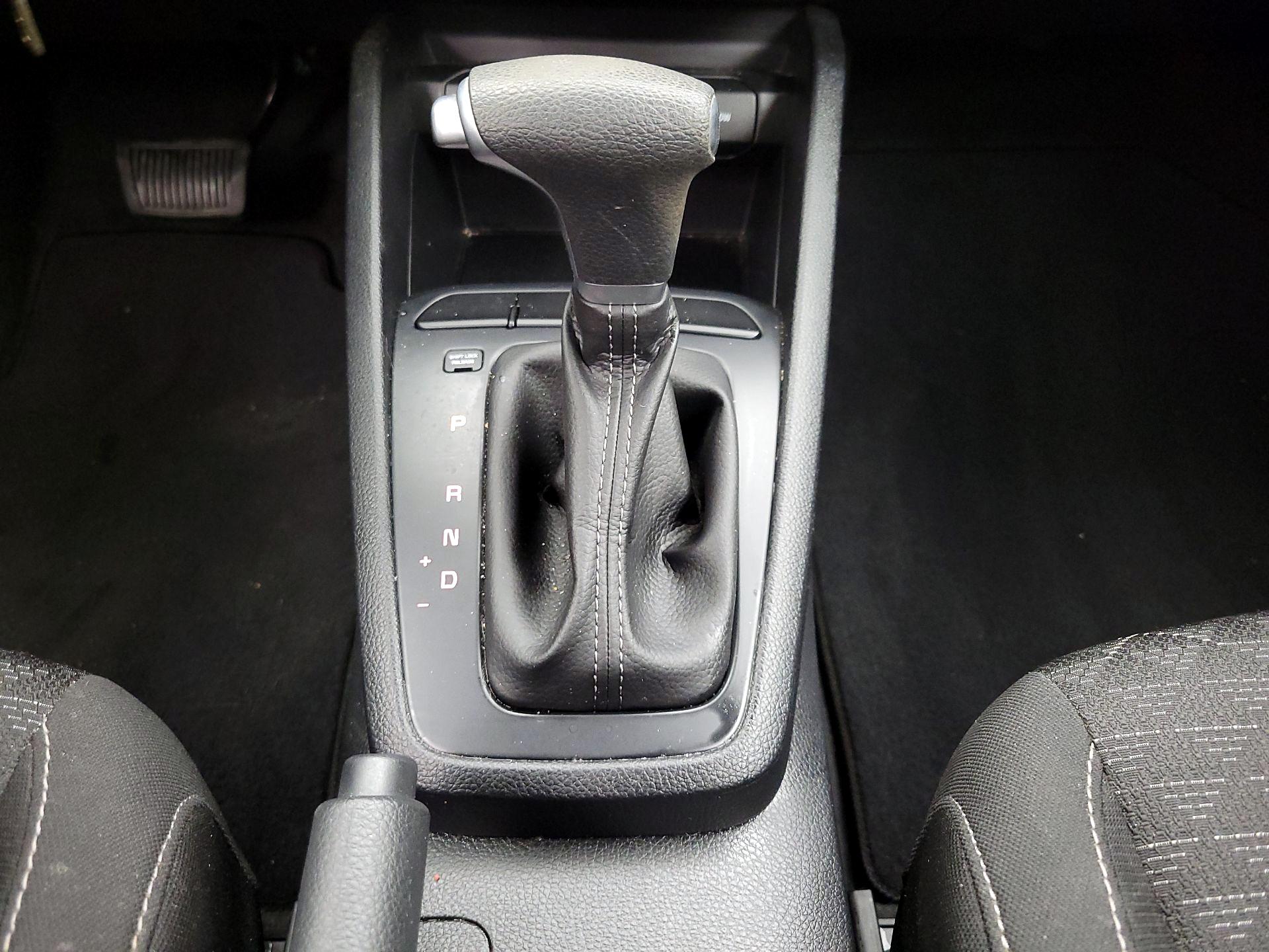 Thumbnail: 2022 Kia Rio - 17