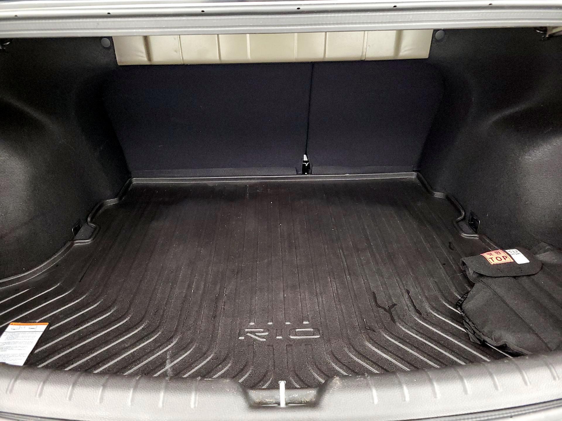 Thumbnail: 2022 Kia Rio - 20