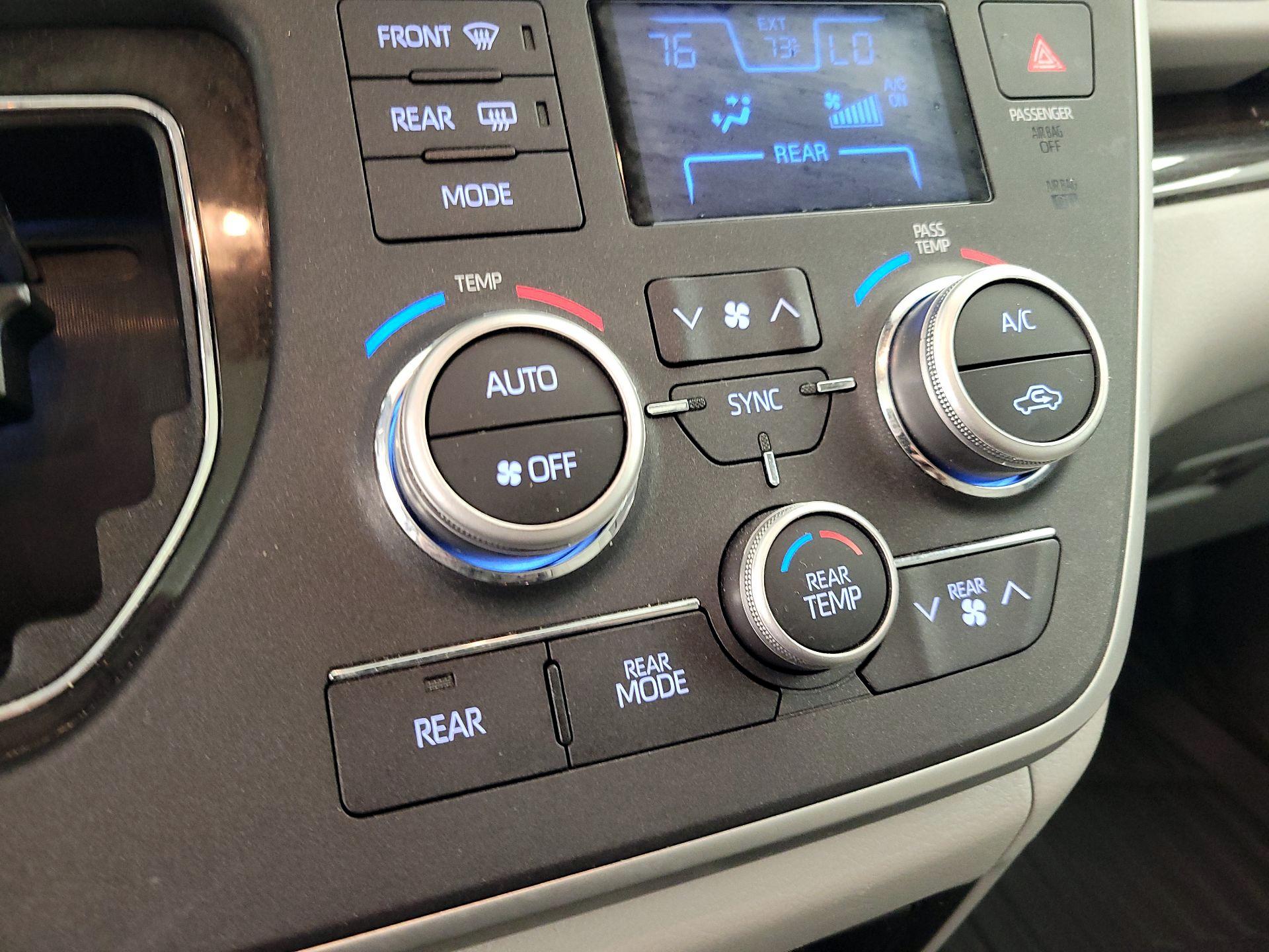 Thumbnail: 2020 Toyota Sienna - 17