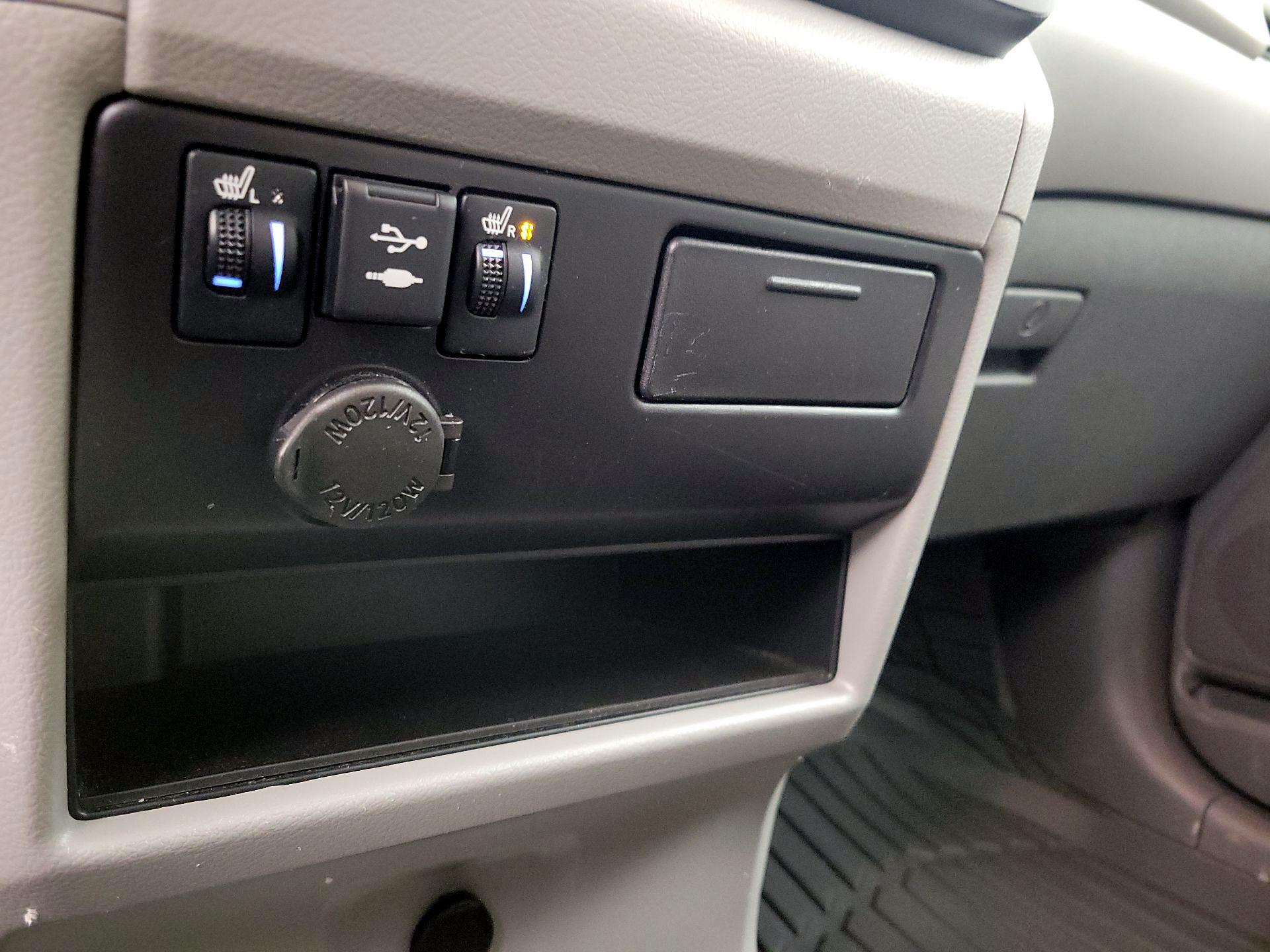 Thumbnail: 2020 Toyota Sienna - 19