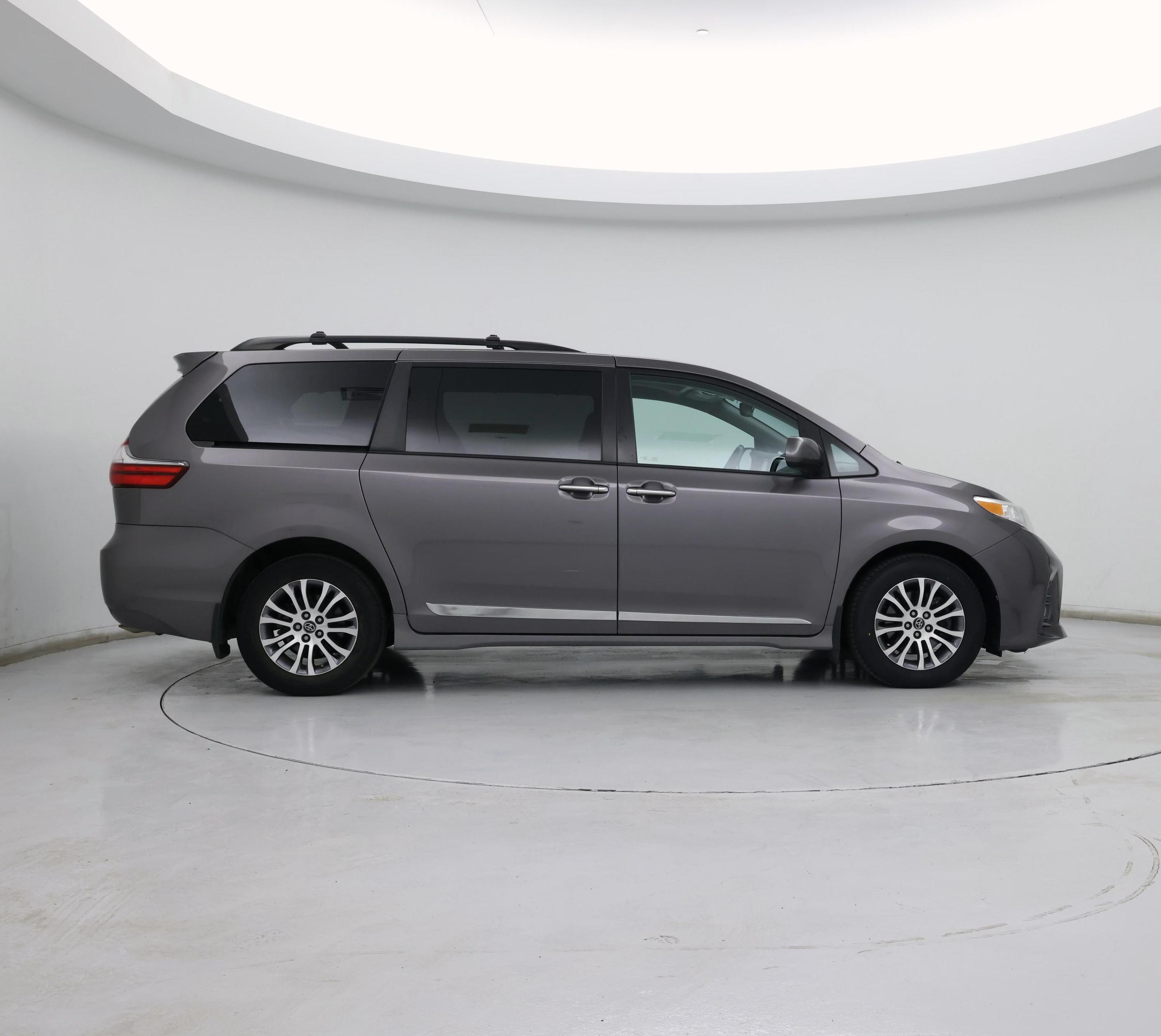 Thumbnail: 2020 Toyota Sienna - 7