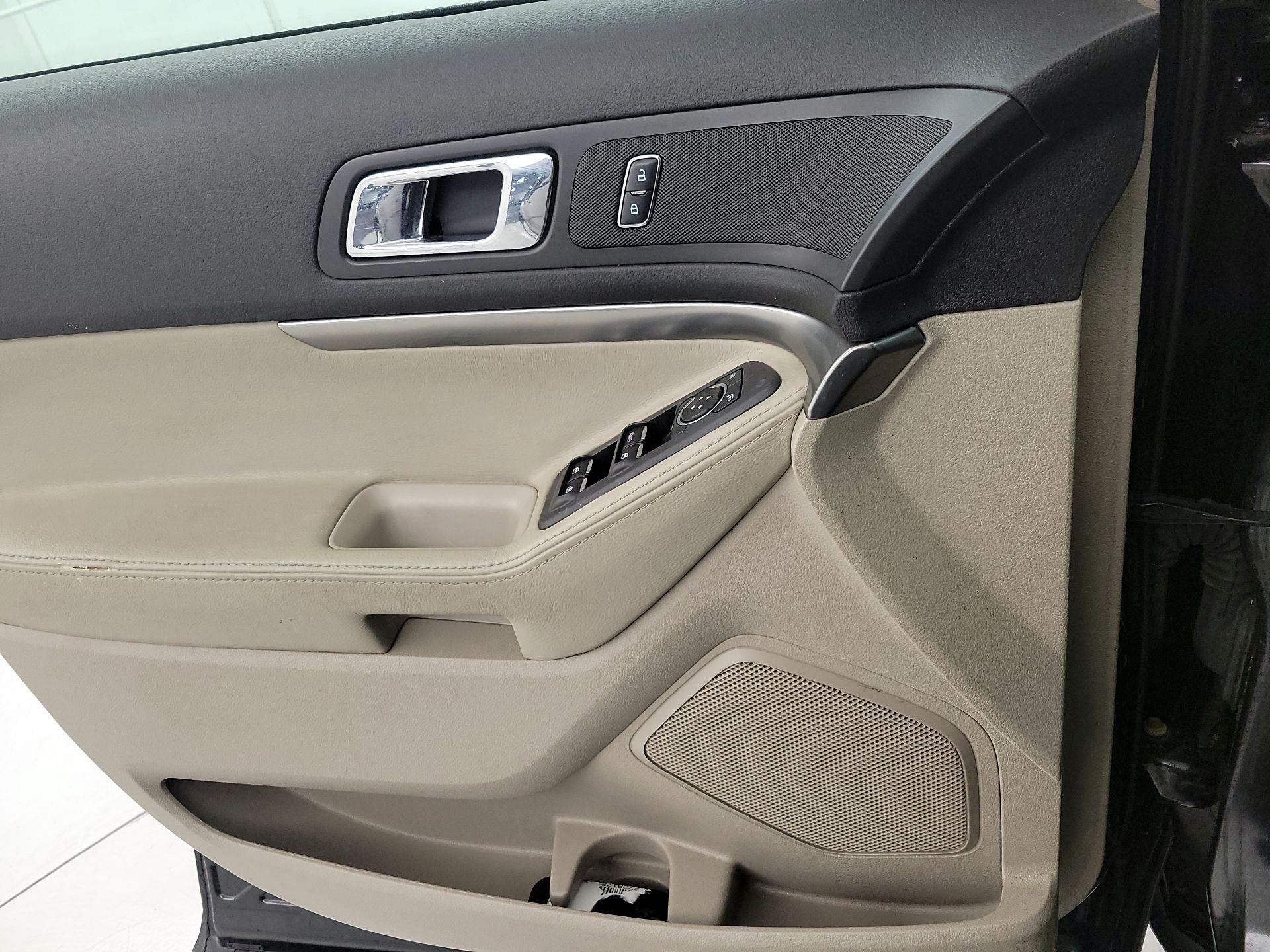 Thumbnail: 2015 Ford Explorer - 12