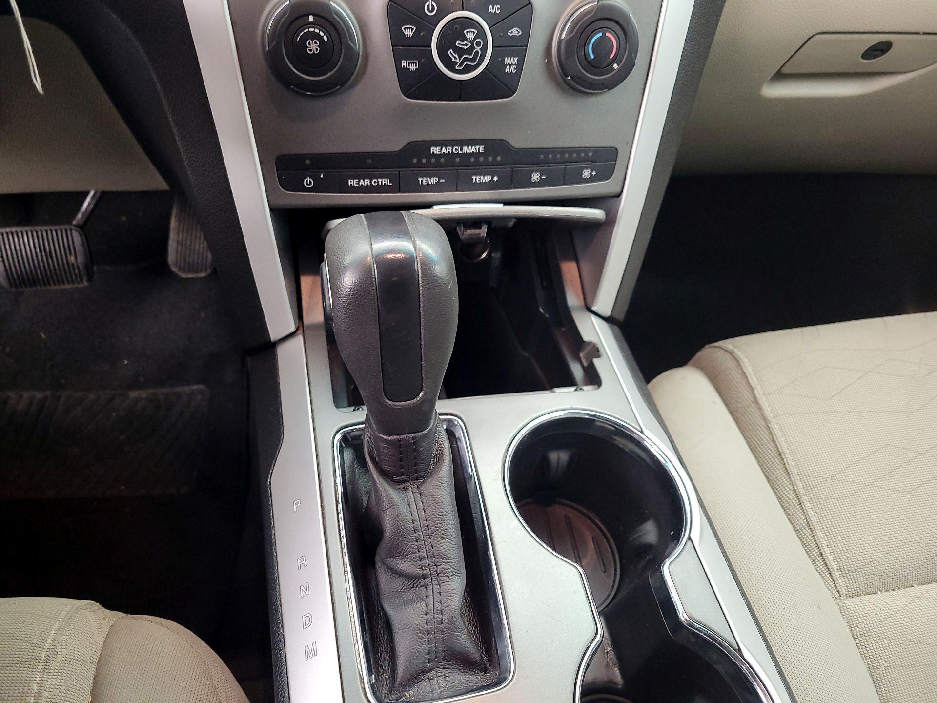 Thumbnail: 2015 Ford Explorer - 16