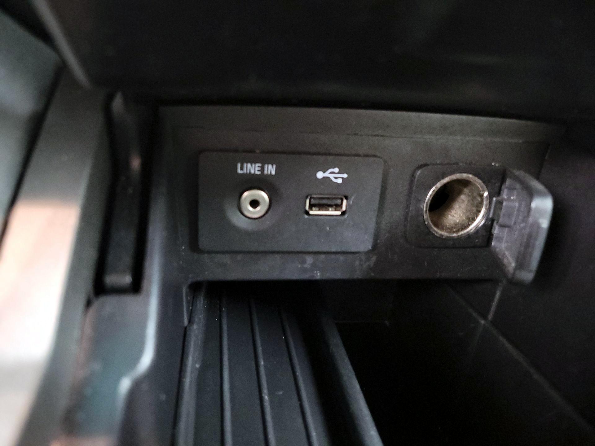 Thumbnail: 2015 Ford Explorer - 17