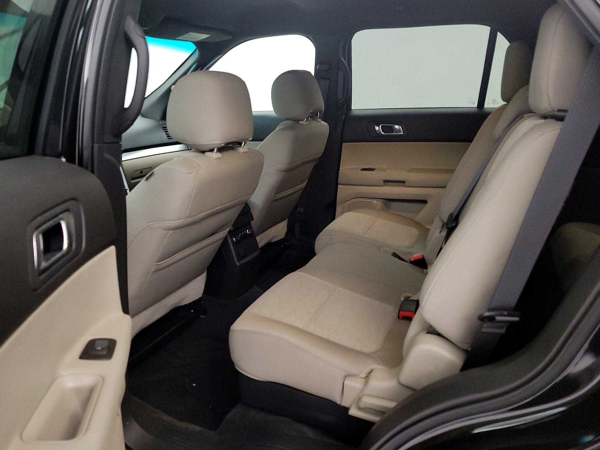 Thumbnail: 2015 Ford Explorer - 18