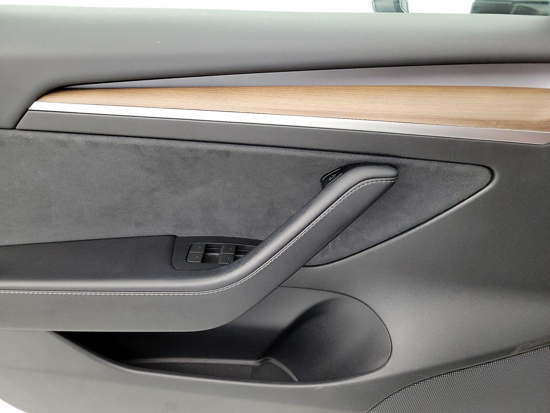 Thumbnail: 2022 Tesla Model 3 - 12