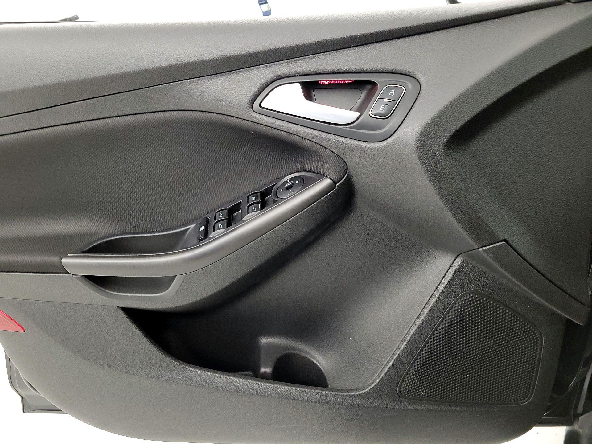 Thumbnail: 2017 Ford Focus - 12