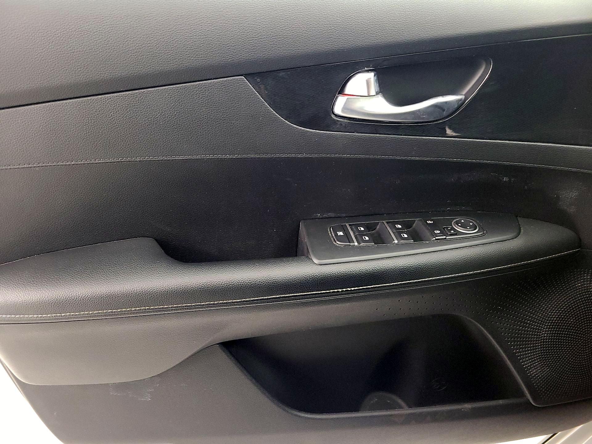 Thumbnail: 2021 Kia Forte - 12