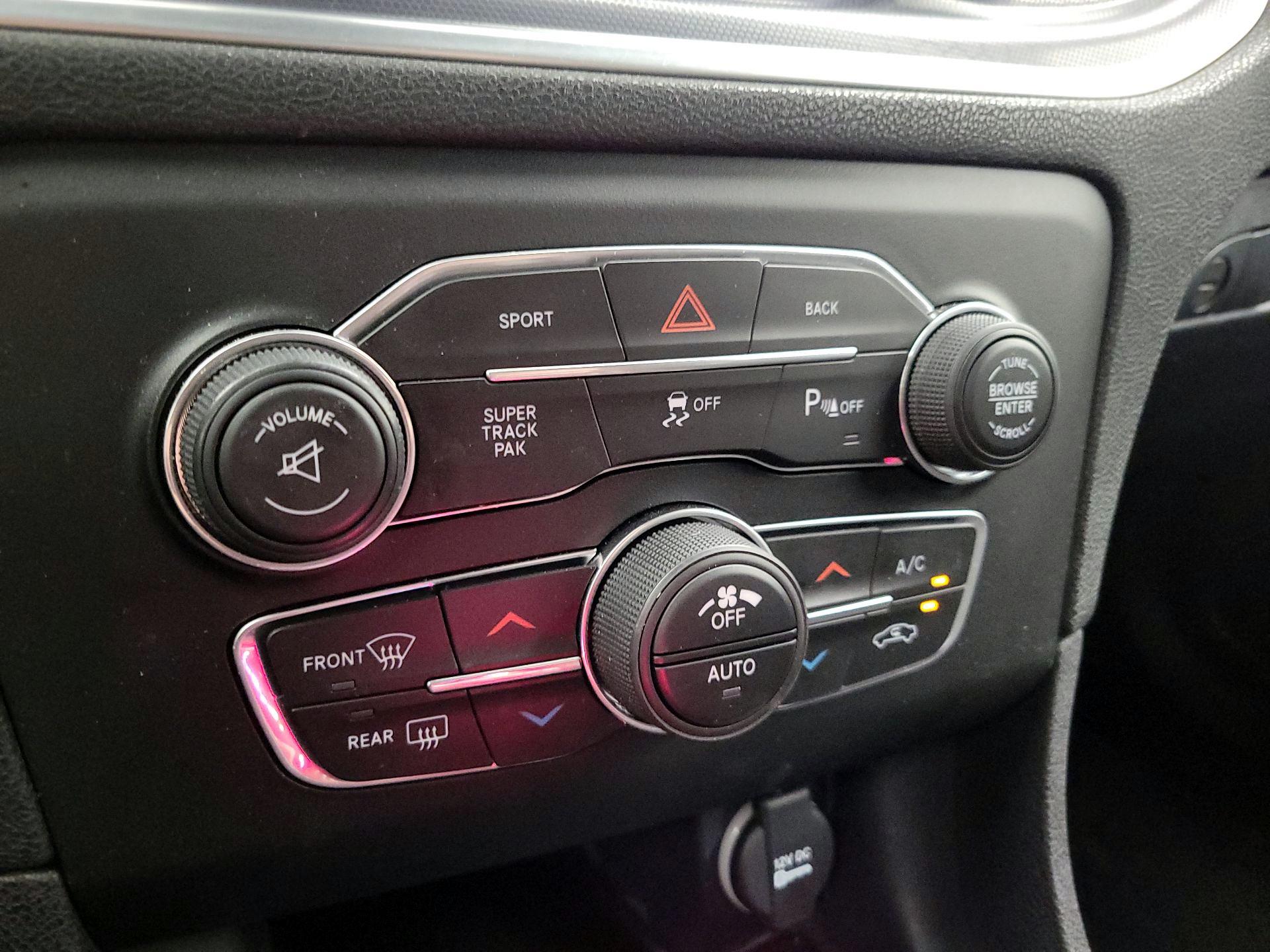 Thumbnail: 2016 Dodge Charger - 17