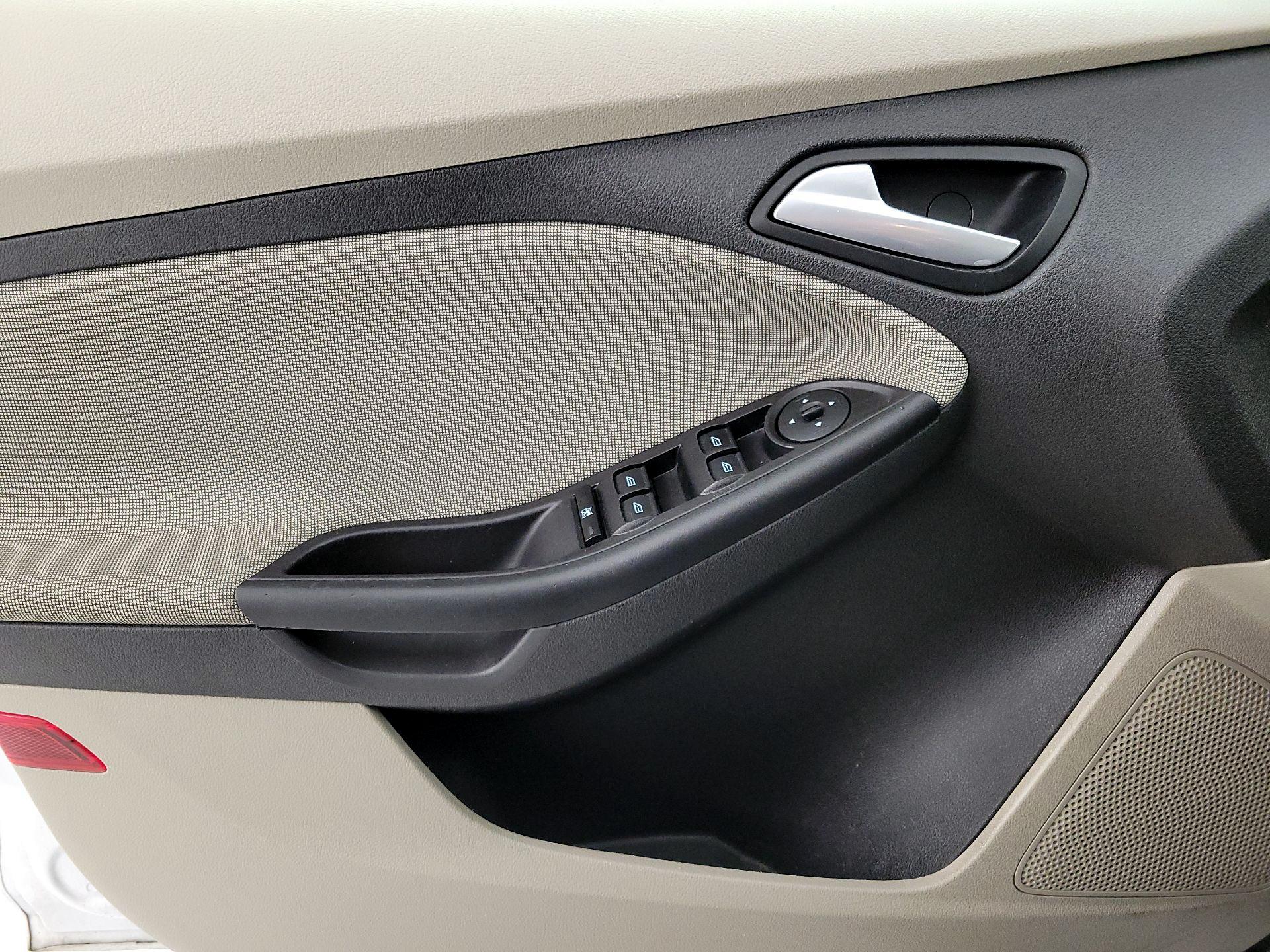 Thumbnail: 2014 Ford Focus - 12