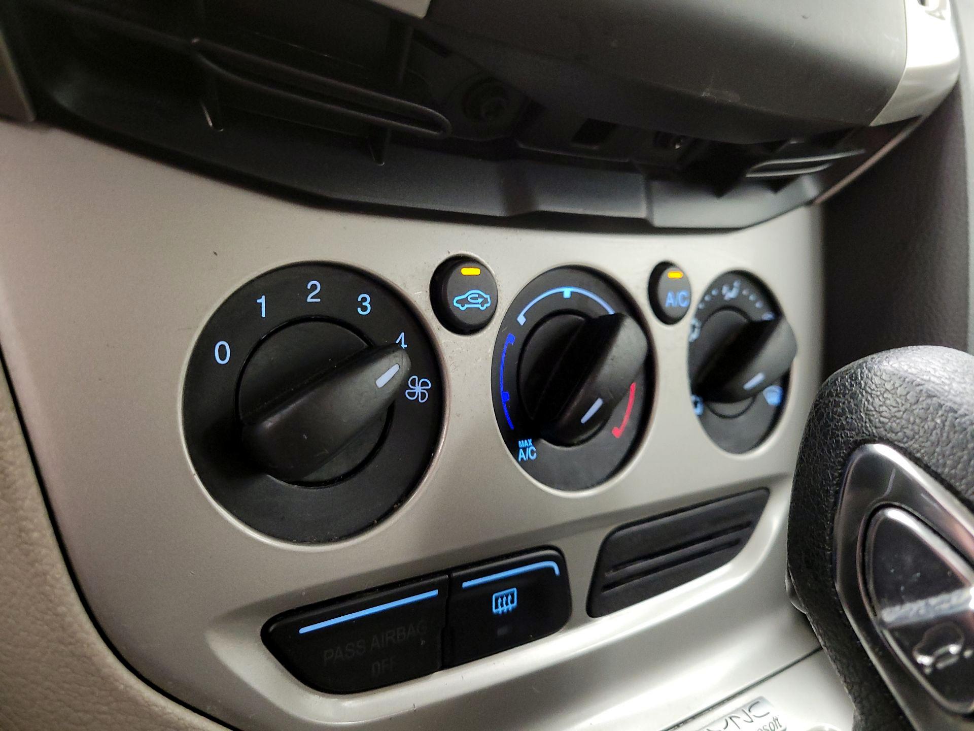 Thumbnail: 2014 Ford Focus - 15