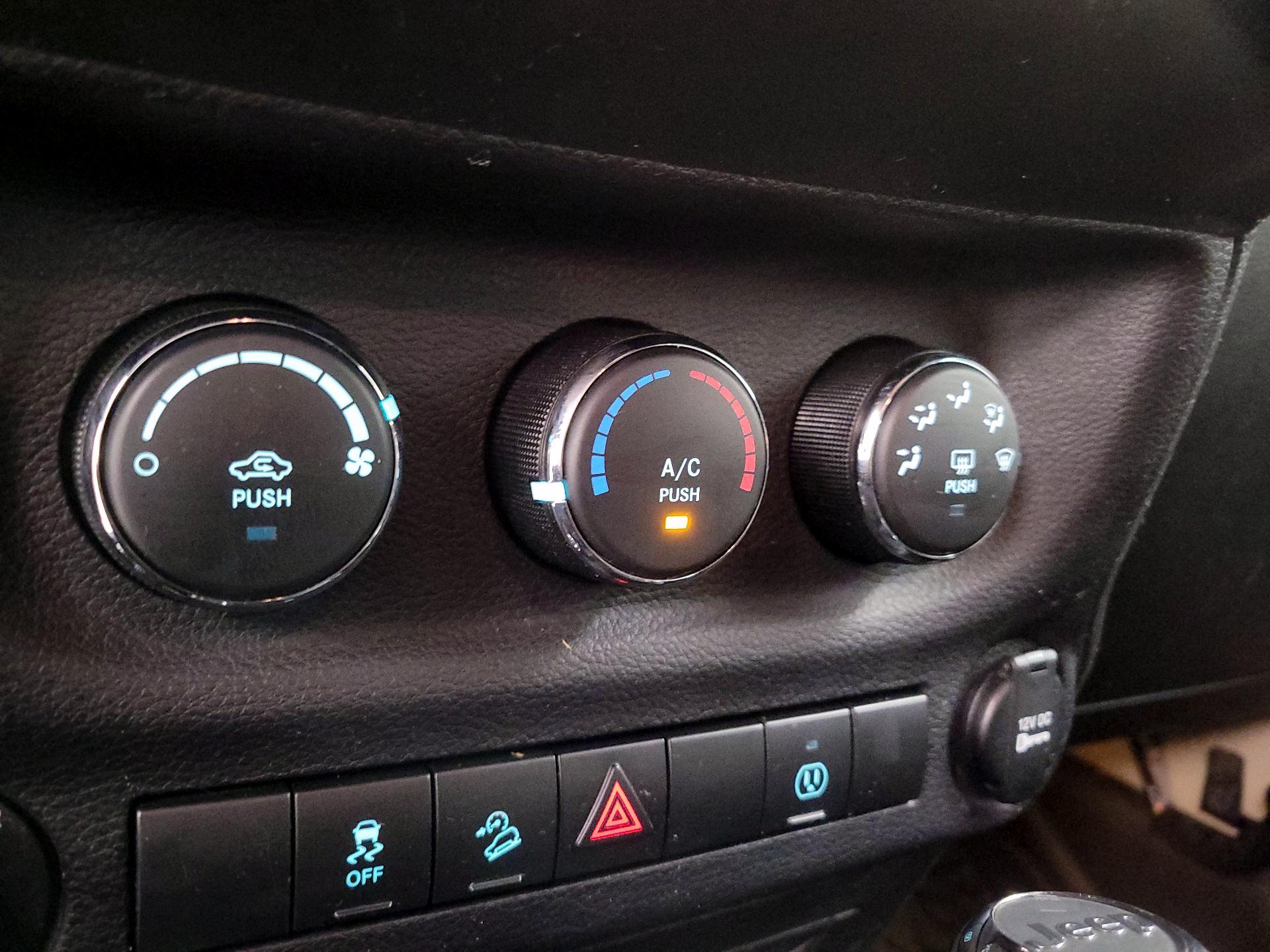 Thumbnail: 2017 Jeep Wrangler - 14