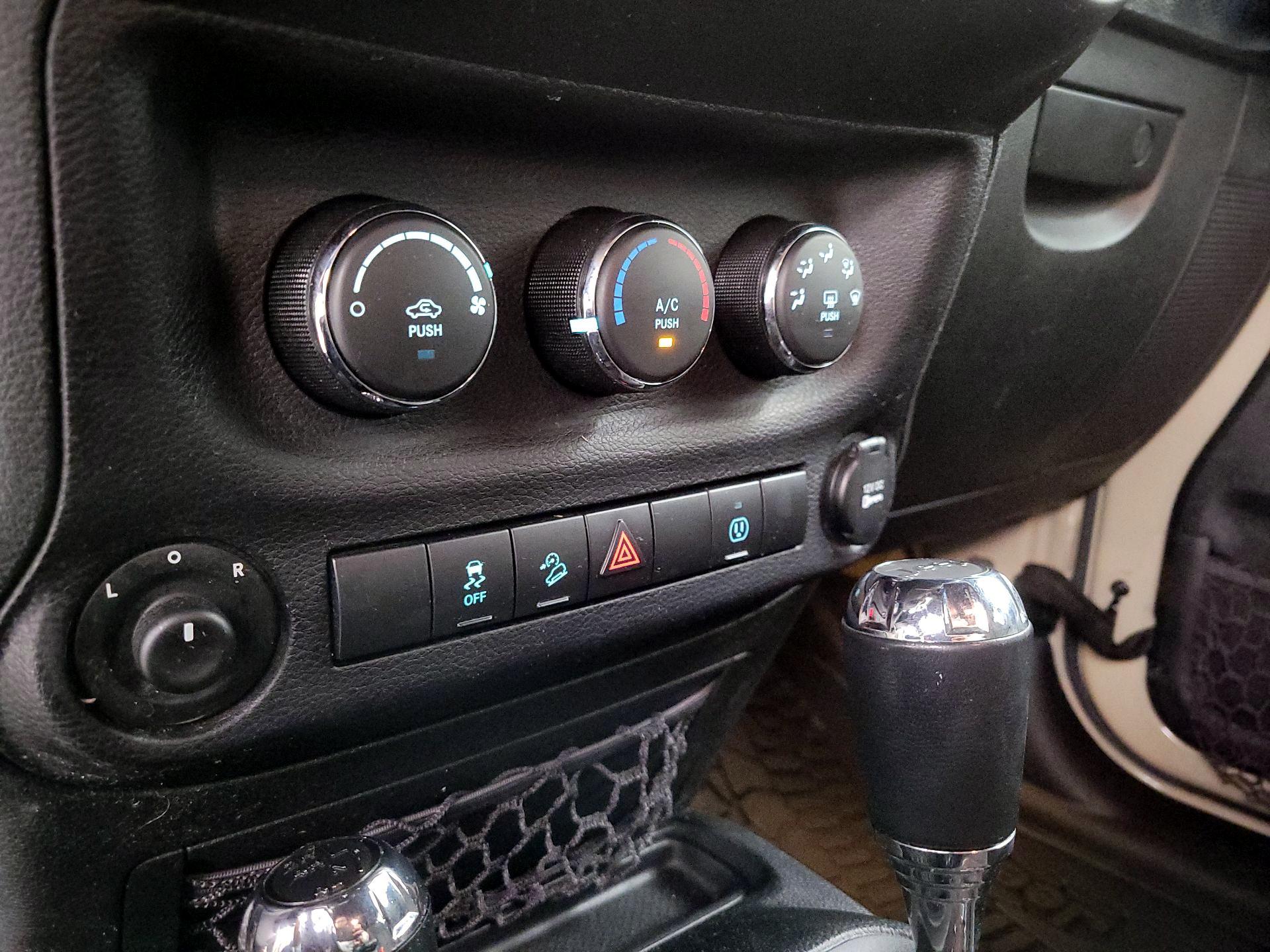 Thumbnail: 2017 Jeep Wrangler - 16