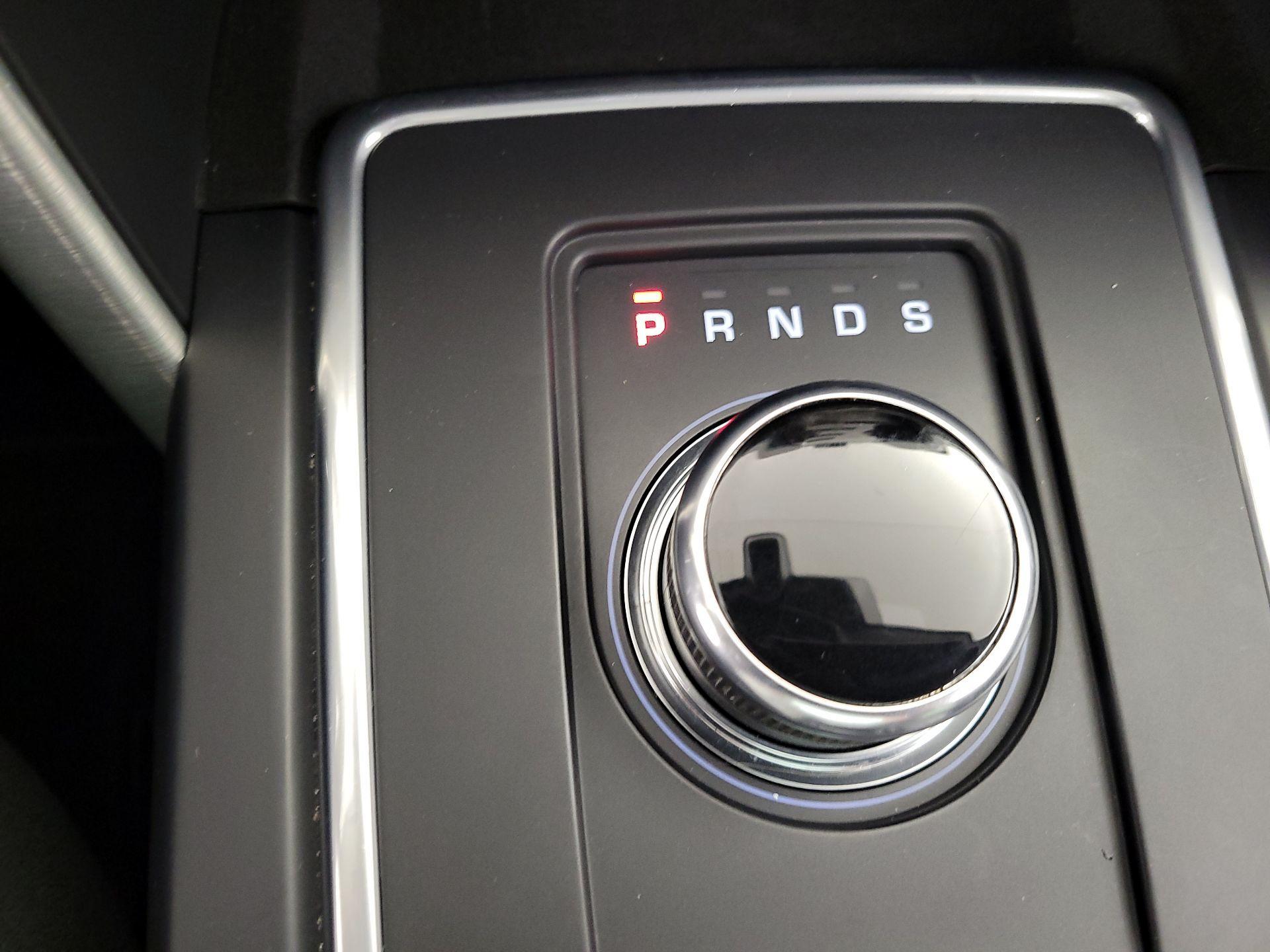 Thumbnail: 2017 Land Rover Discovery Sport - 17