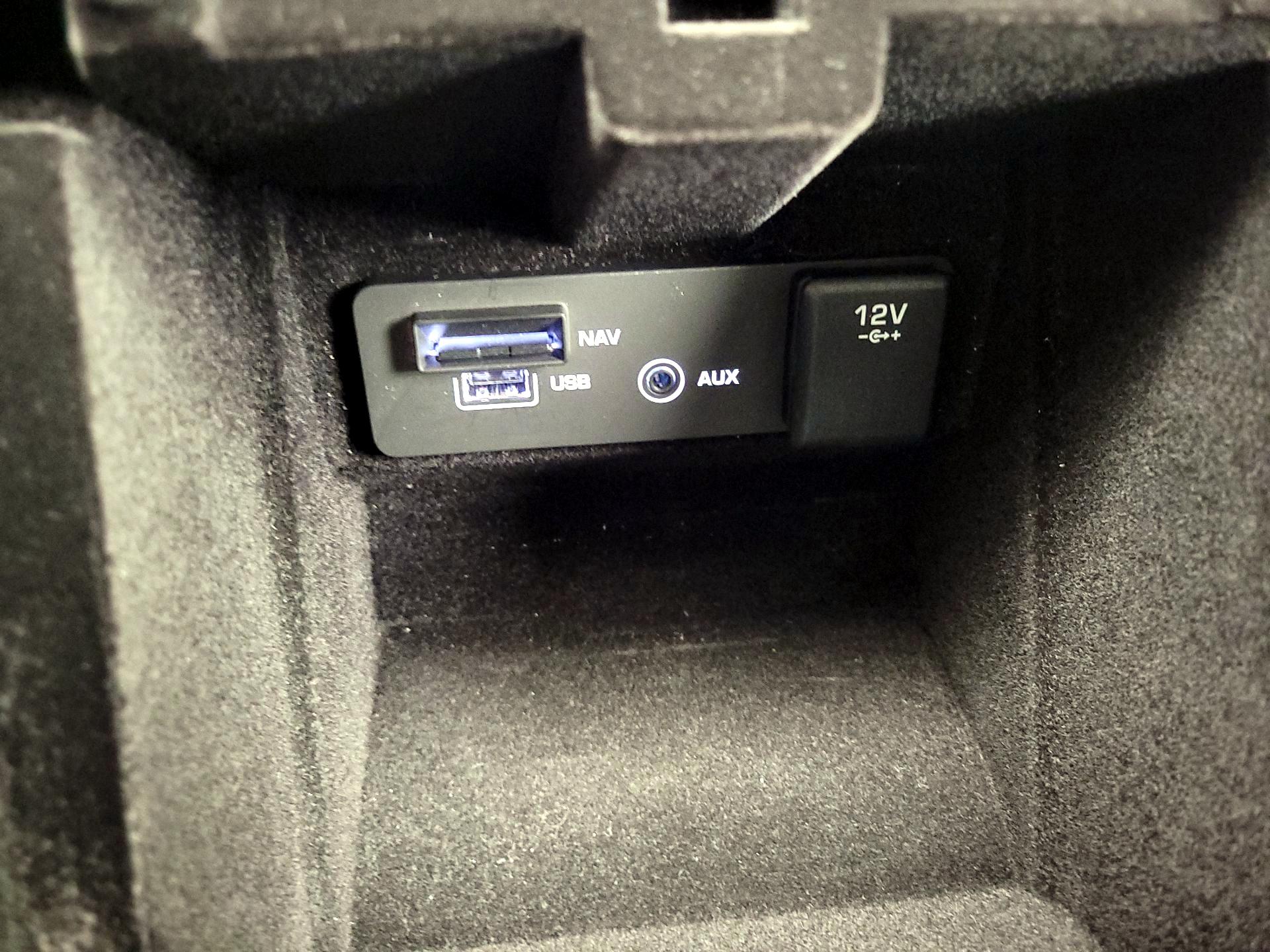 Thumbnail: 2017 Land Rover Discovery Sport - 18