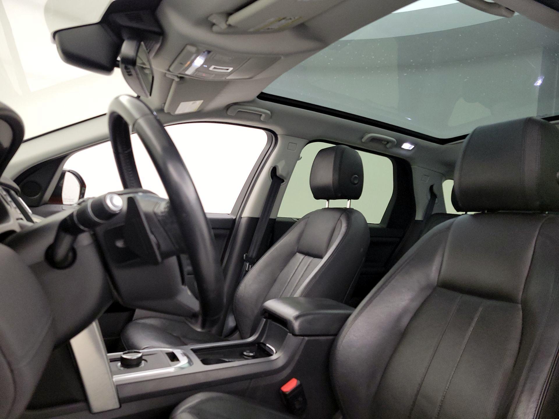 Thumbnail: 2017 Land Rover Discovery Sport - 19