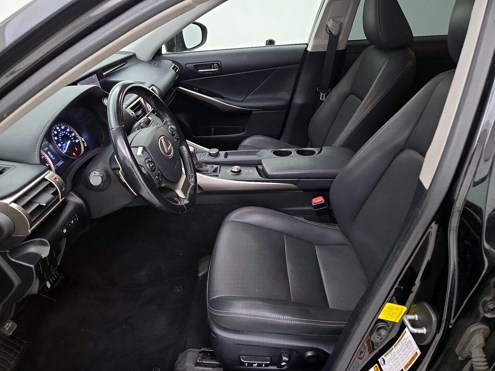 2016 Lexus IS 300 - Photo 12
