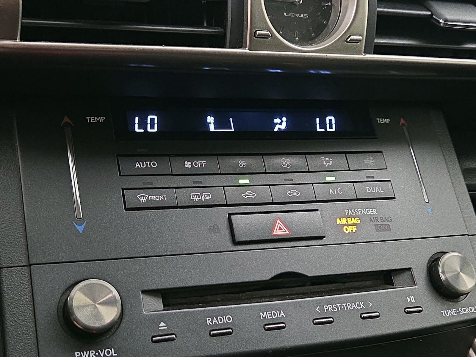 2016 Lexus IS 300 - Photo 17