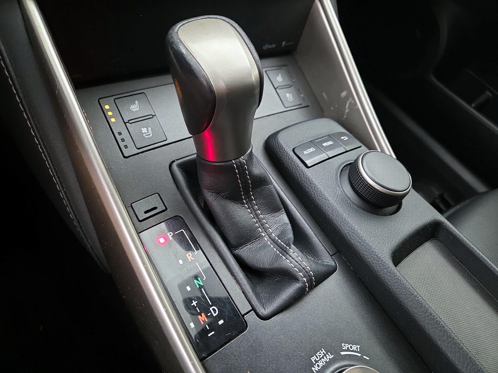 2016 Lexus IS 300 - Photo 18