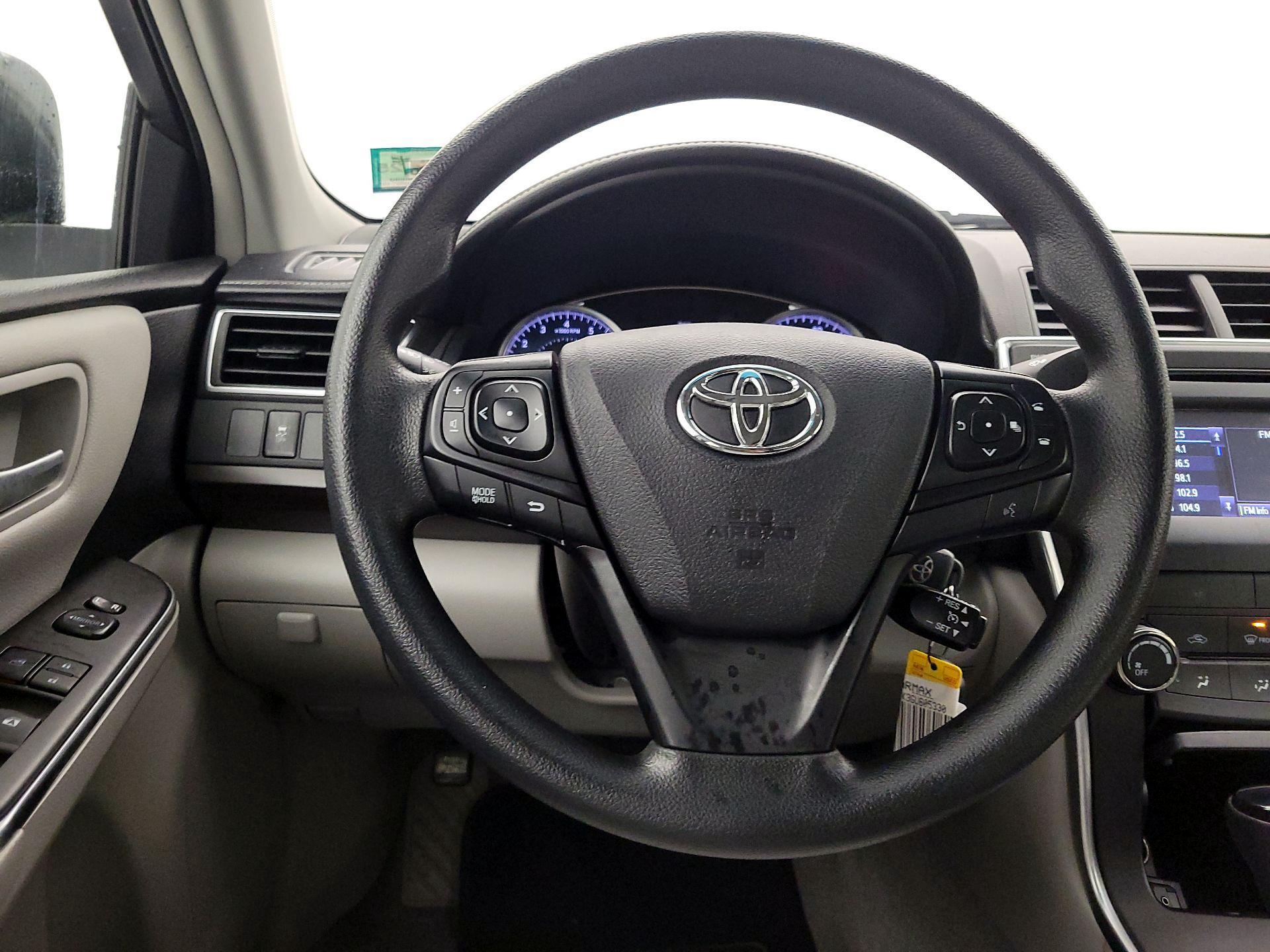 Thumbnail: 2016 Toyota Camry - 10