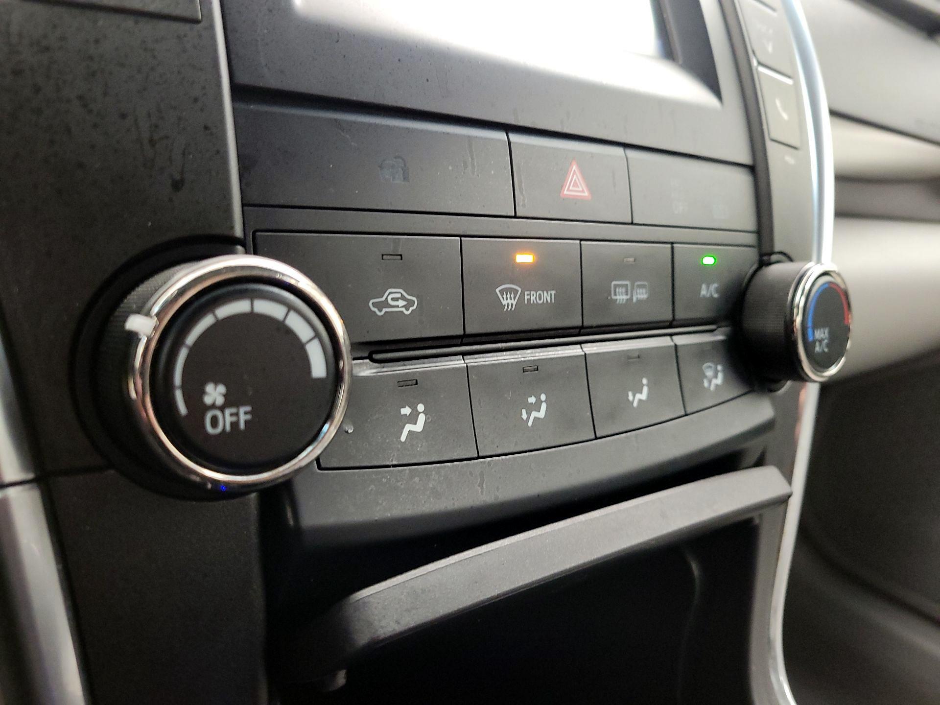 Thumbnail: 2016 Toyota Camry - 16