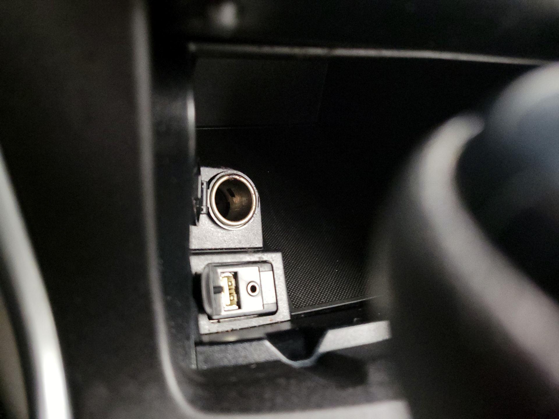 Thumbnail: 2016 Toyota Camry - 18