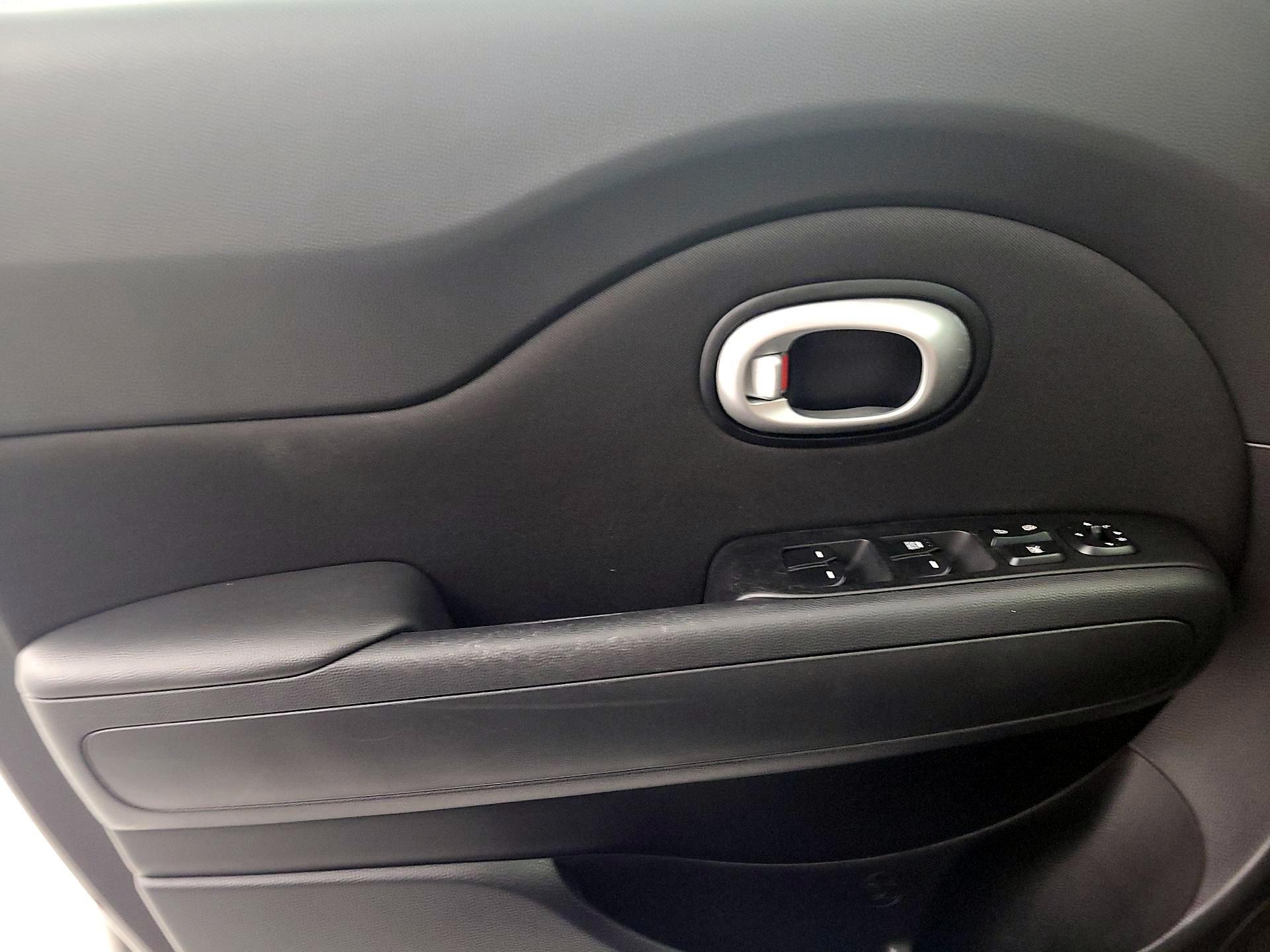Thumbnail: 2016 Kia Soul - 12