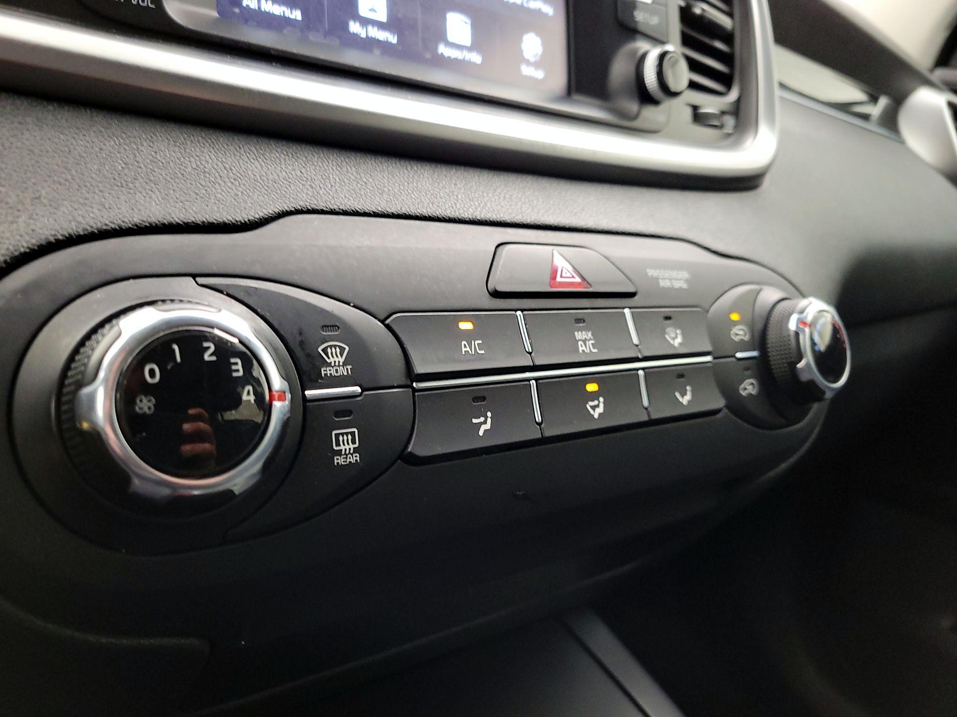 Thumbnail: 2020 Kia Sorento - 16