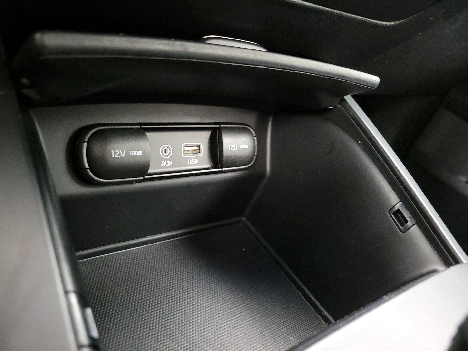 Thumbnail: 2020 Kia Sorento - 18
