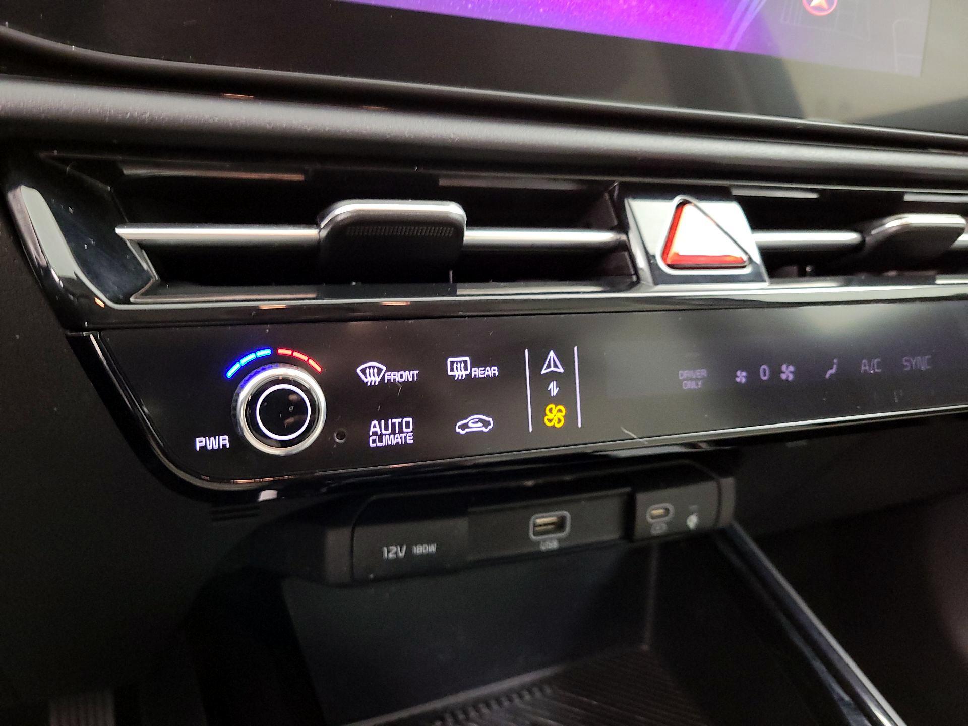 Thumbnail: 2023 Kia Niro - 17