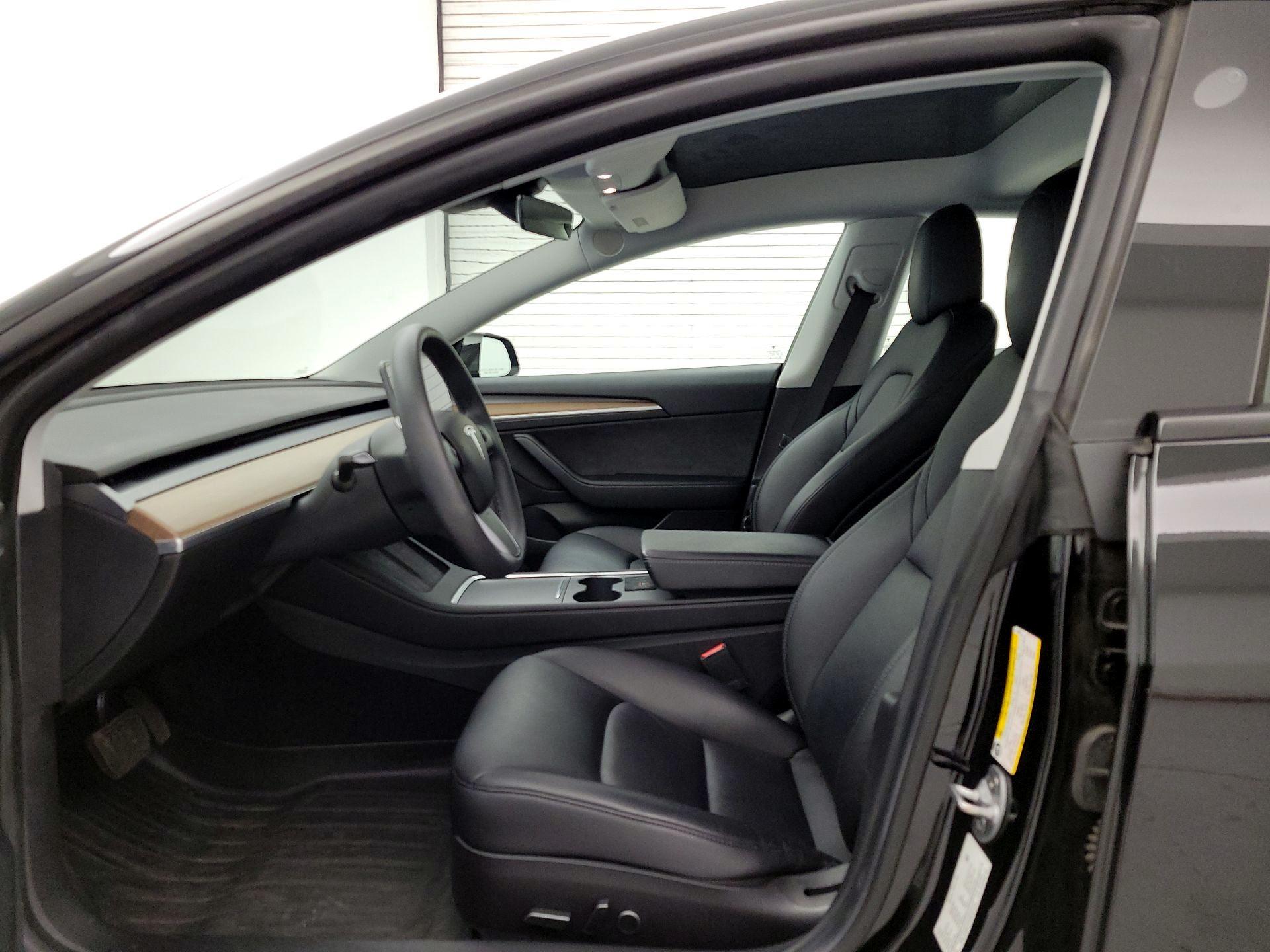 Thumbnail: 2021 Tesla Model 3 - 11