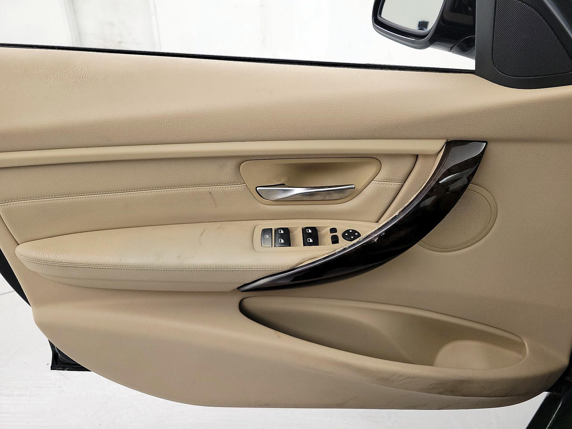 Thumbnail: 2015 BMW 3 Series - 12