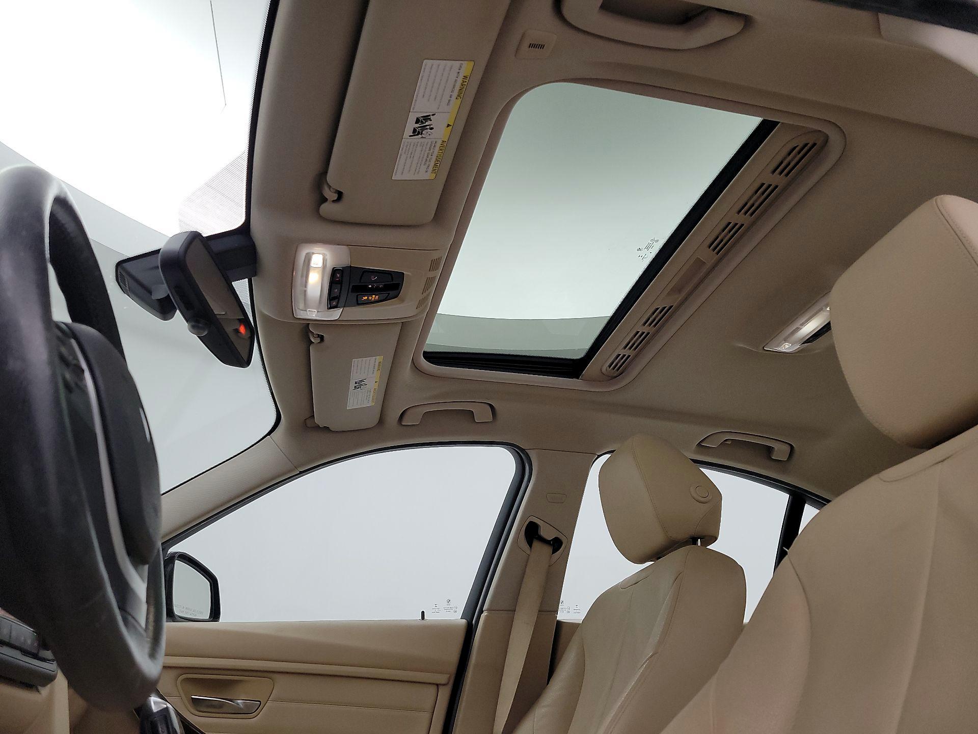 Thumbnail: 2015 BMW 3 Series - 19