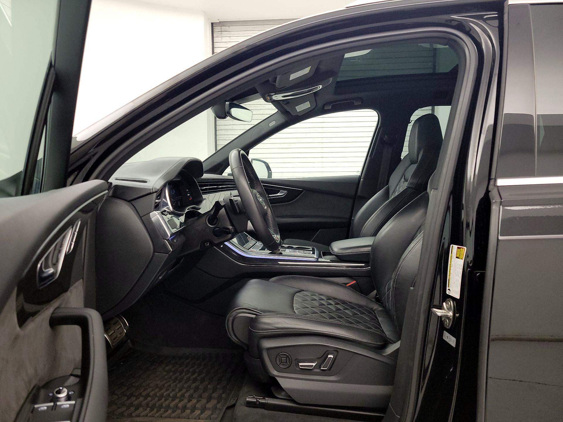 Thumbnail: 2020 Audi SQ7 - 11