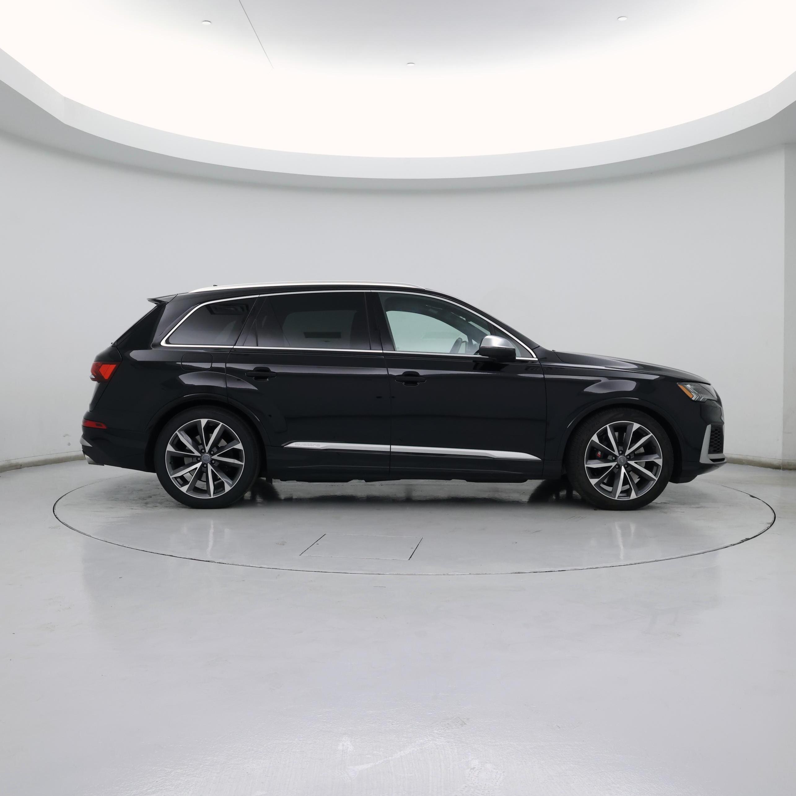 Thumbnail: 2020 Audi SQ7 - 7
