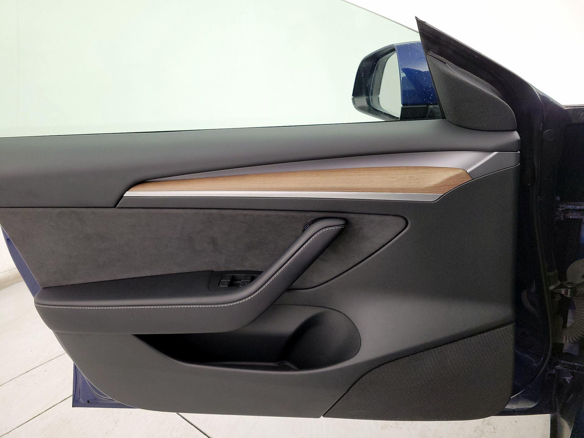 Thumbnail: 2023 Tesla Model 3 - 12
